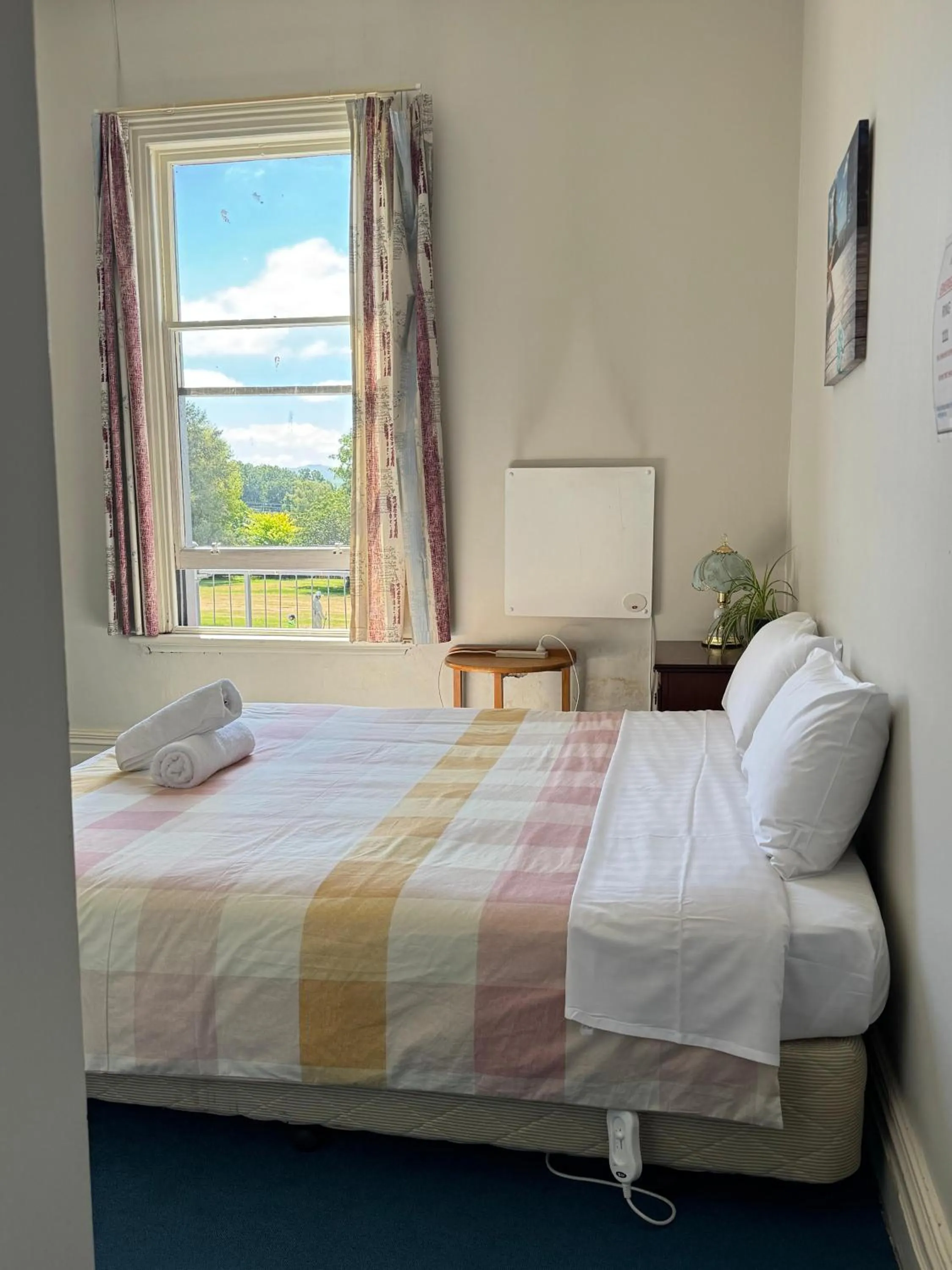 Bed in Gladstone Hotel