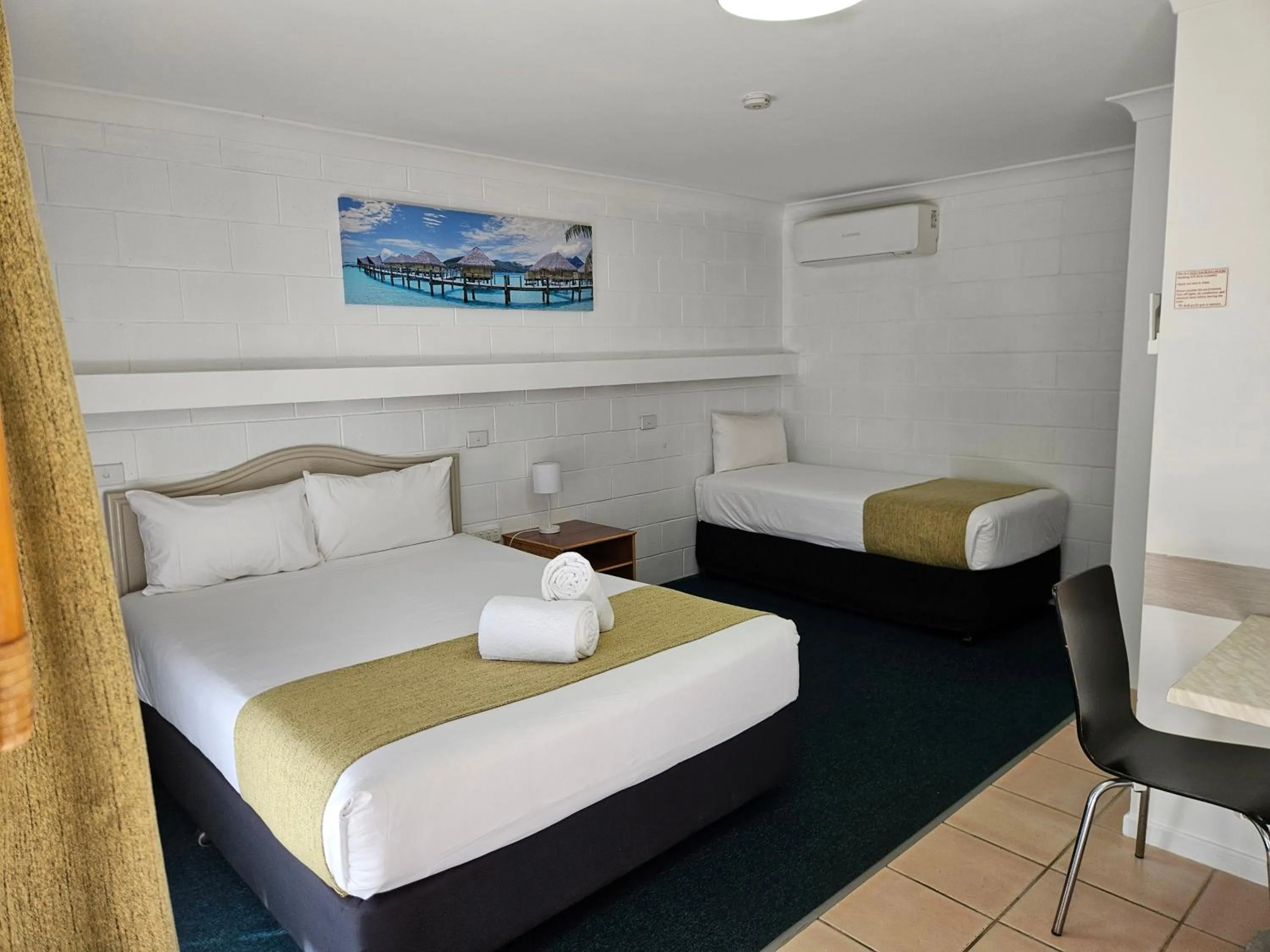 Bedroom, Bed in Cleveland Motor Inn