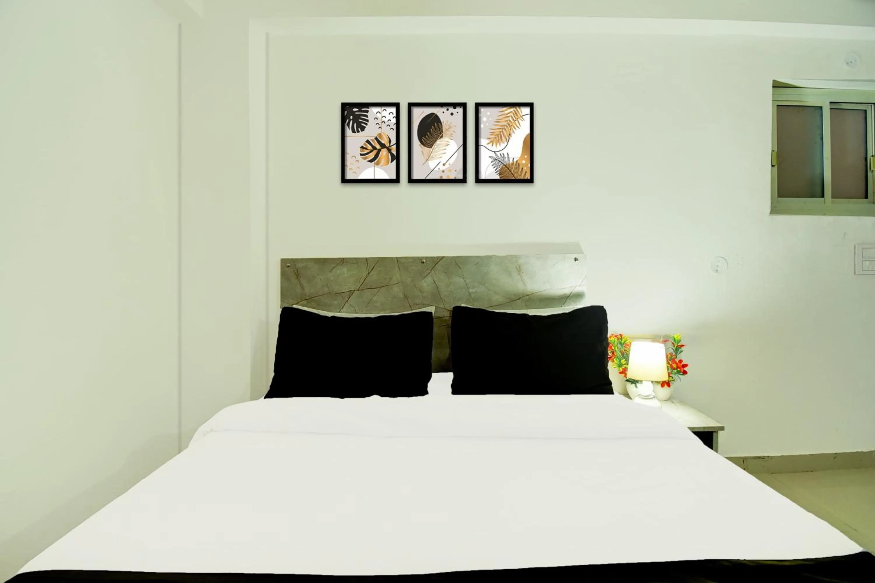 Bed in Hotel Aditya inn