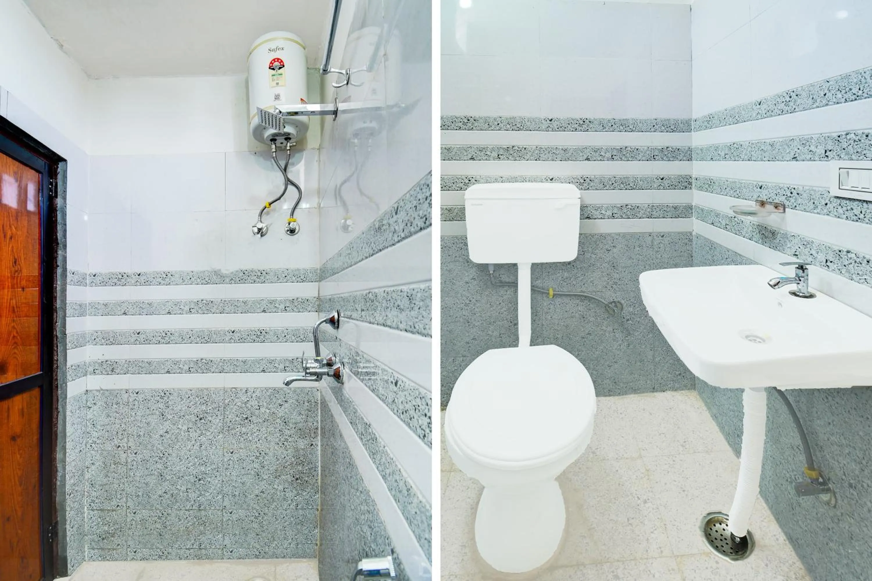 Toilet in Hotel Aditya inn
