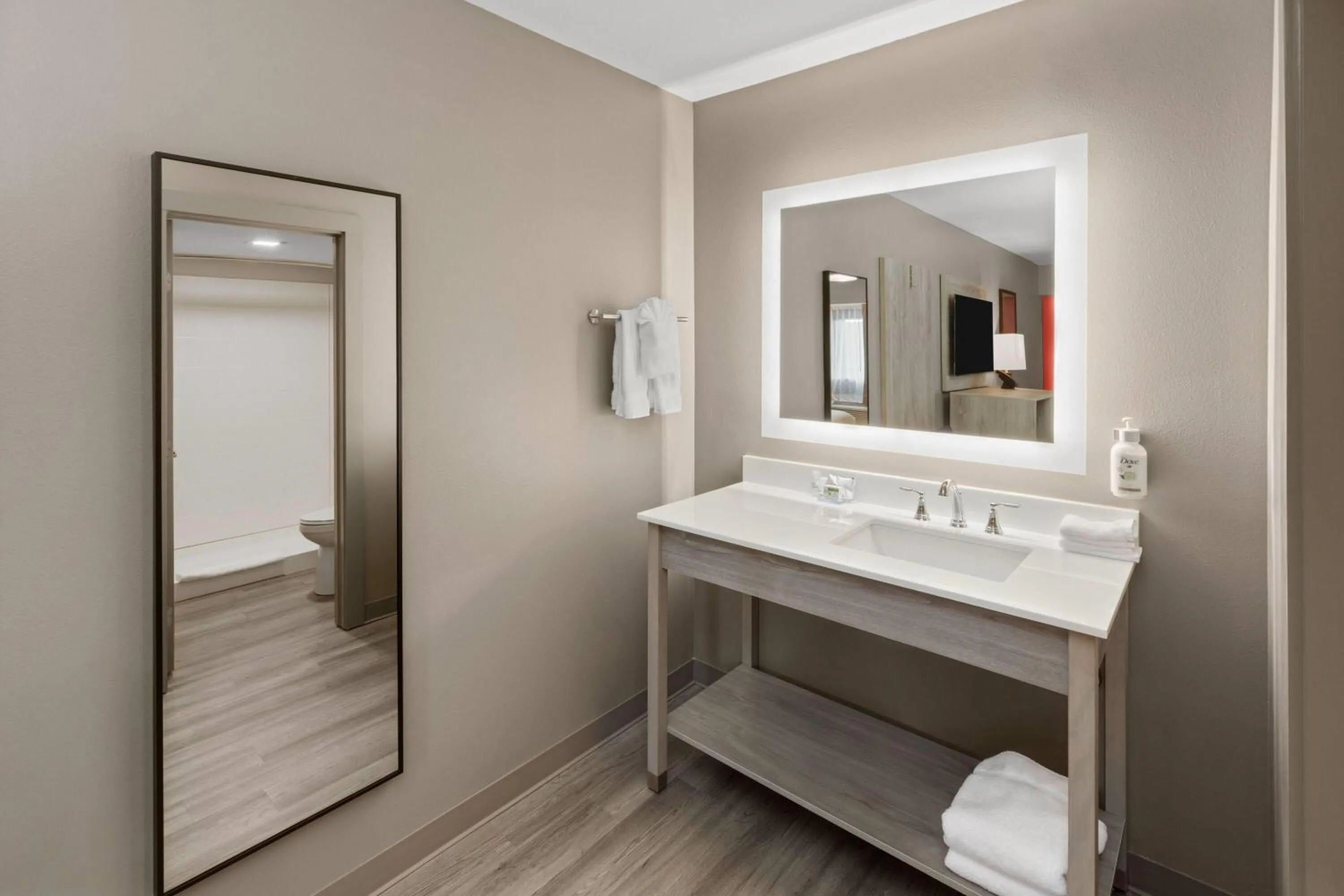 Bathroom in Days Inn by Wyndham Kenner/New Orleans Airport South