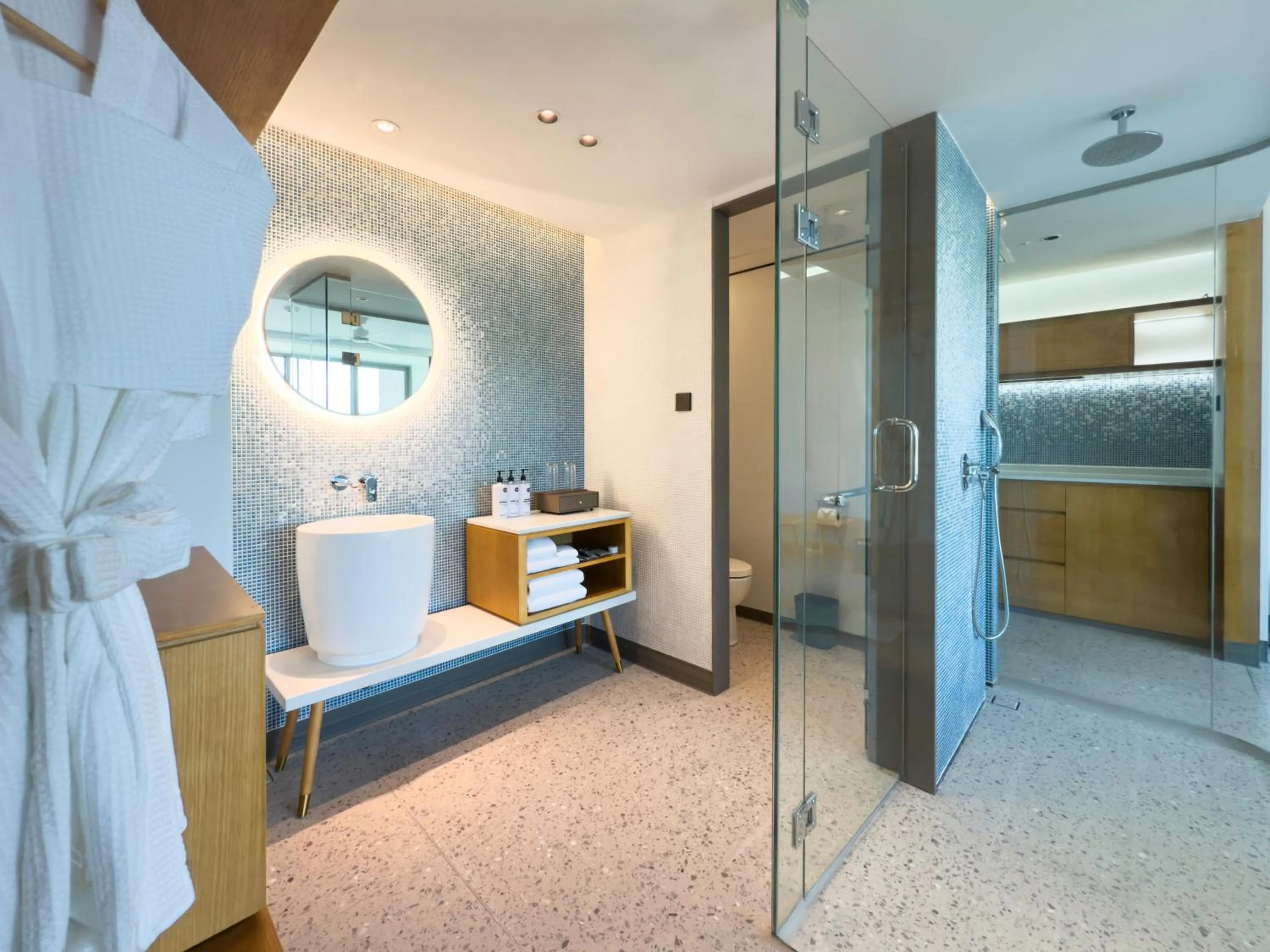 Shower, Bed in Wyndham Garden Phuket Kamala
