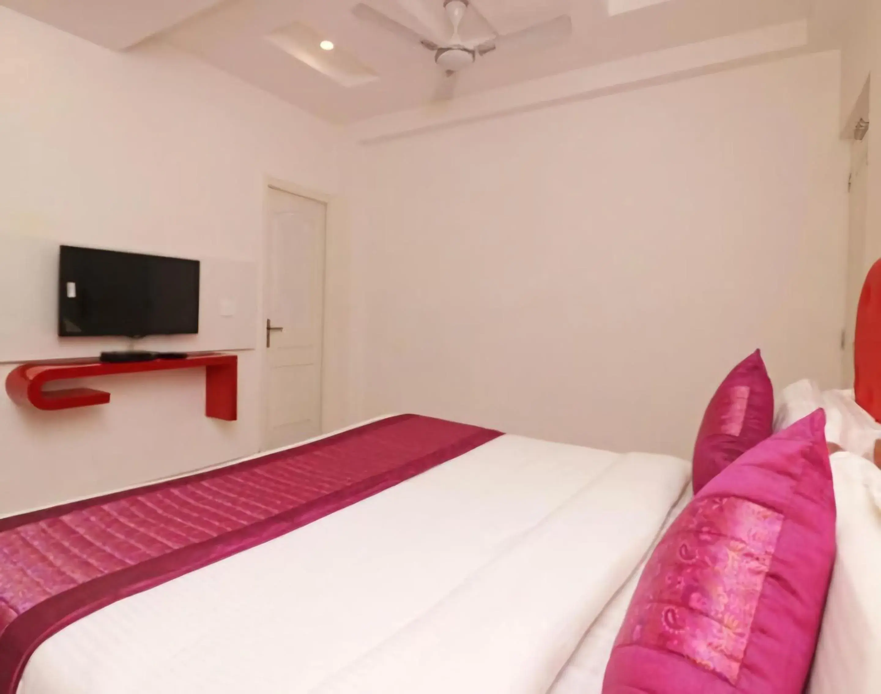 Deluxe Double Room in Hotel Leo Continental Deluxe Double Room in Hotel Leo Continental