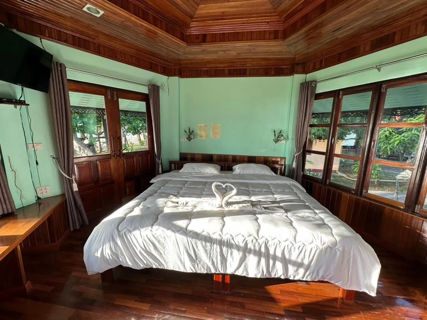 Bed in Yataa Spa and Resort