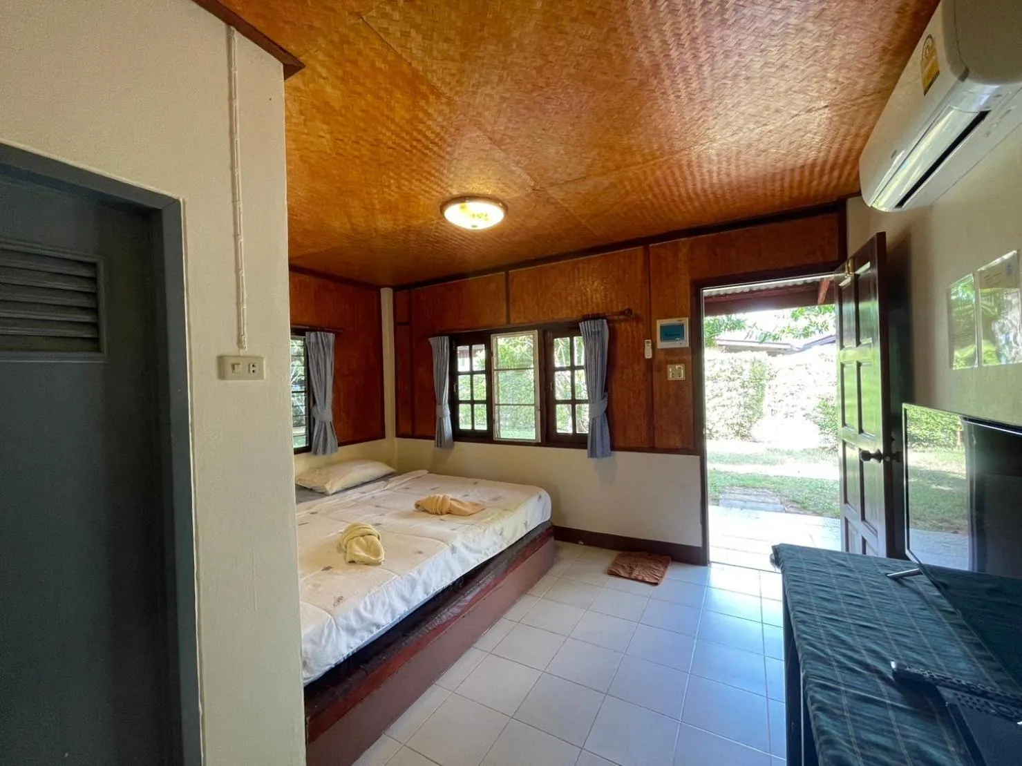 Bed in Yataa Spa and Resort