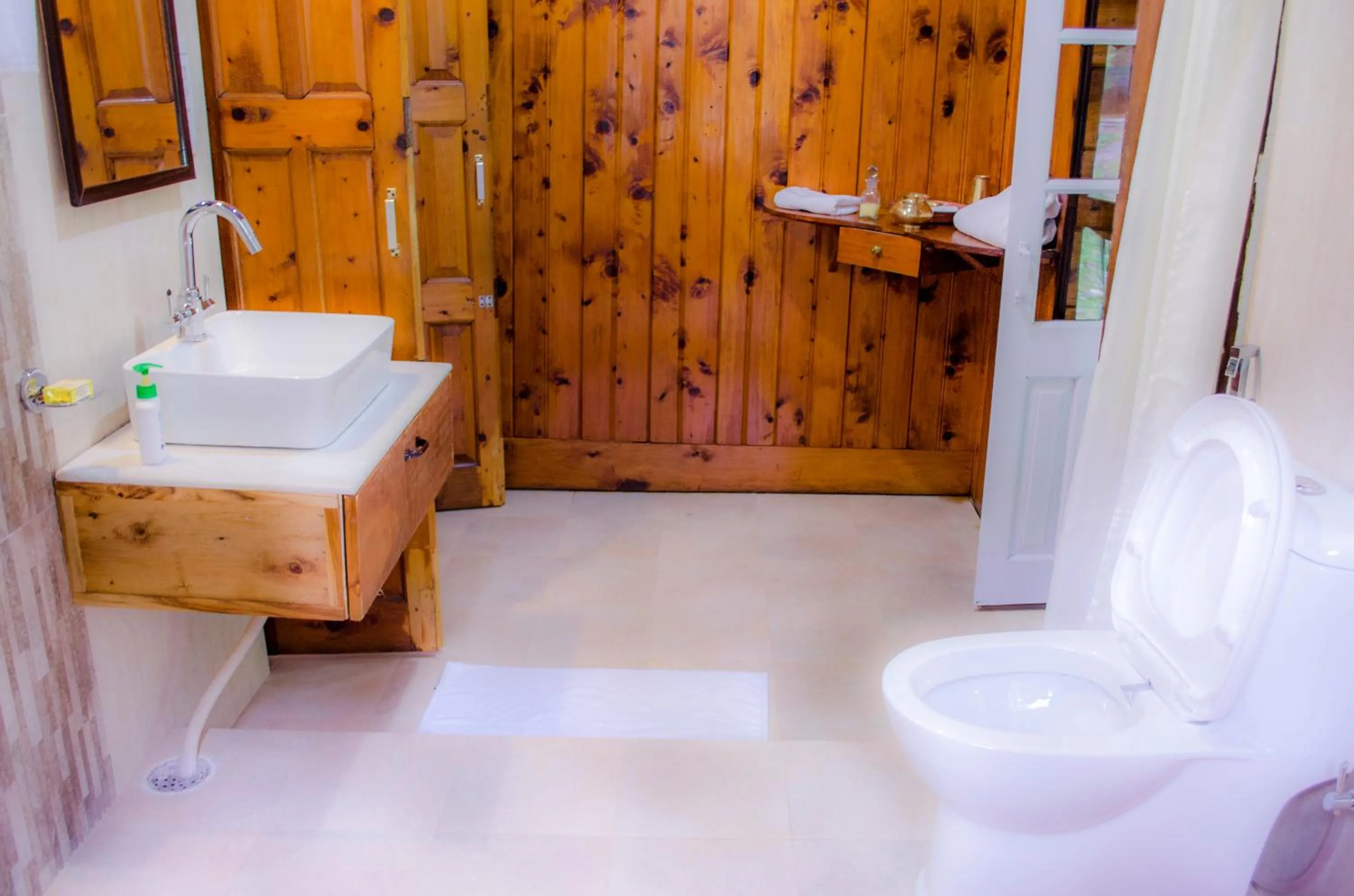 Bathroom in Fredy's Bungalow near Nainital