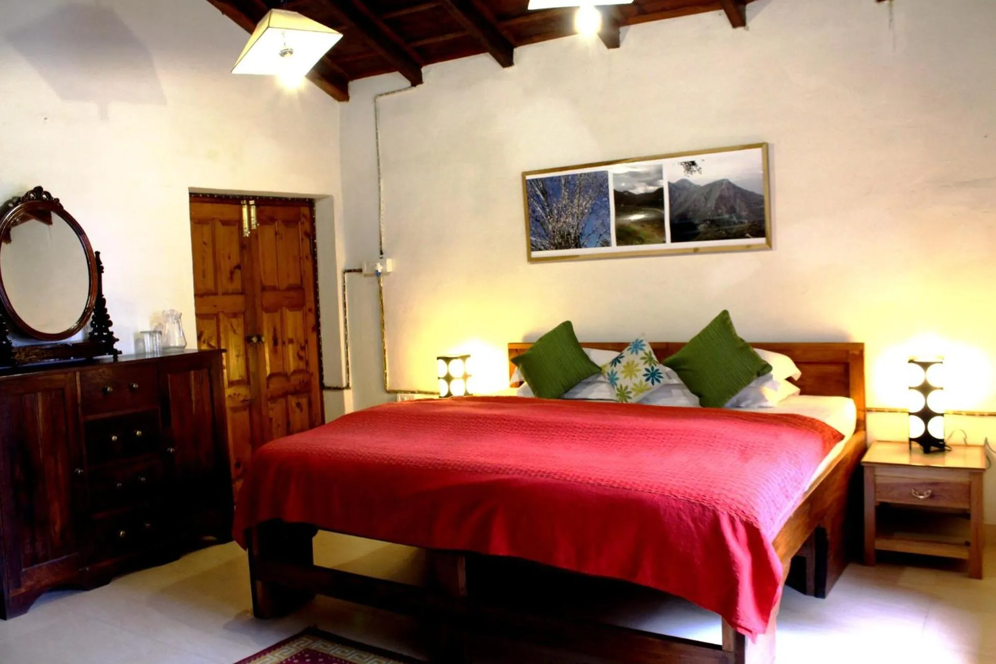 Photo of the whole room in Fredy's Bungalow near Nainital