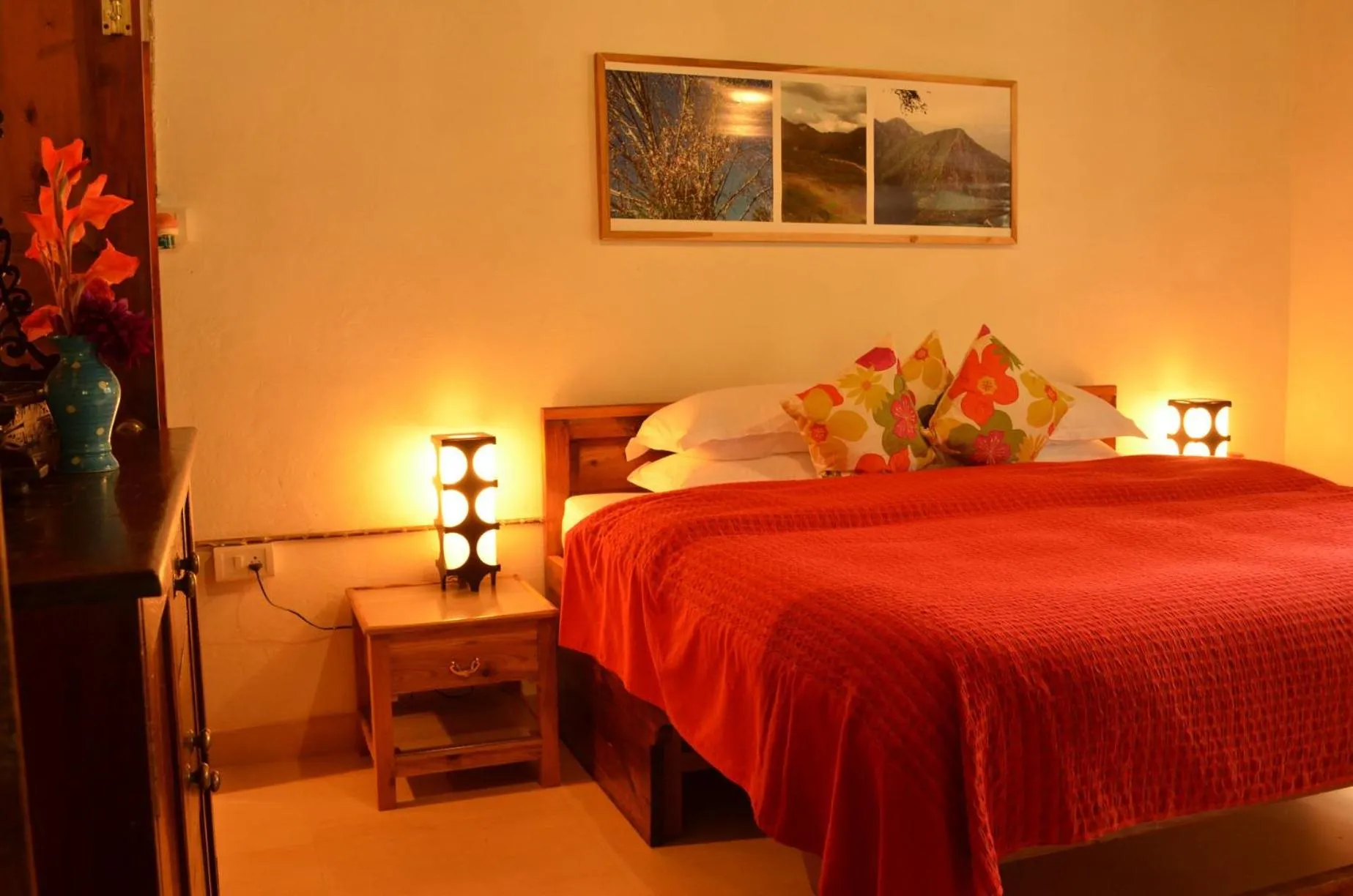 Photo of the whole room in Fredy's Bungalow near Nainital