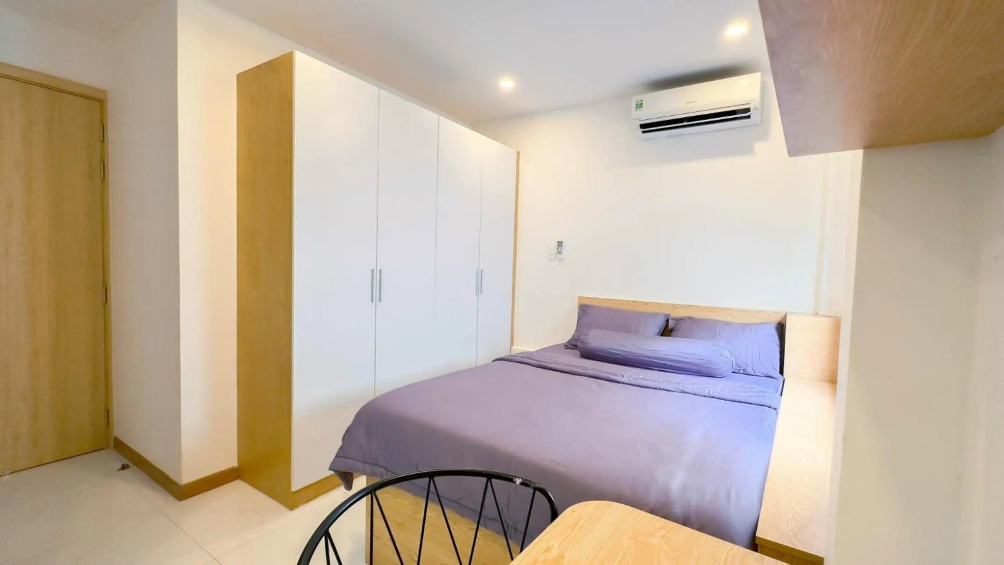 Photo of the whole room, Bed in Lunaria Maison - Local Side