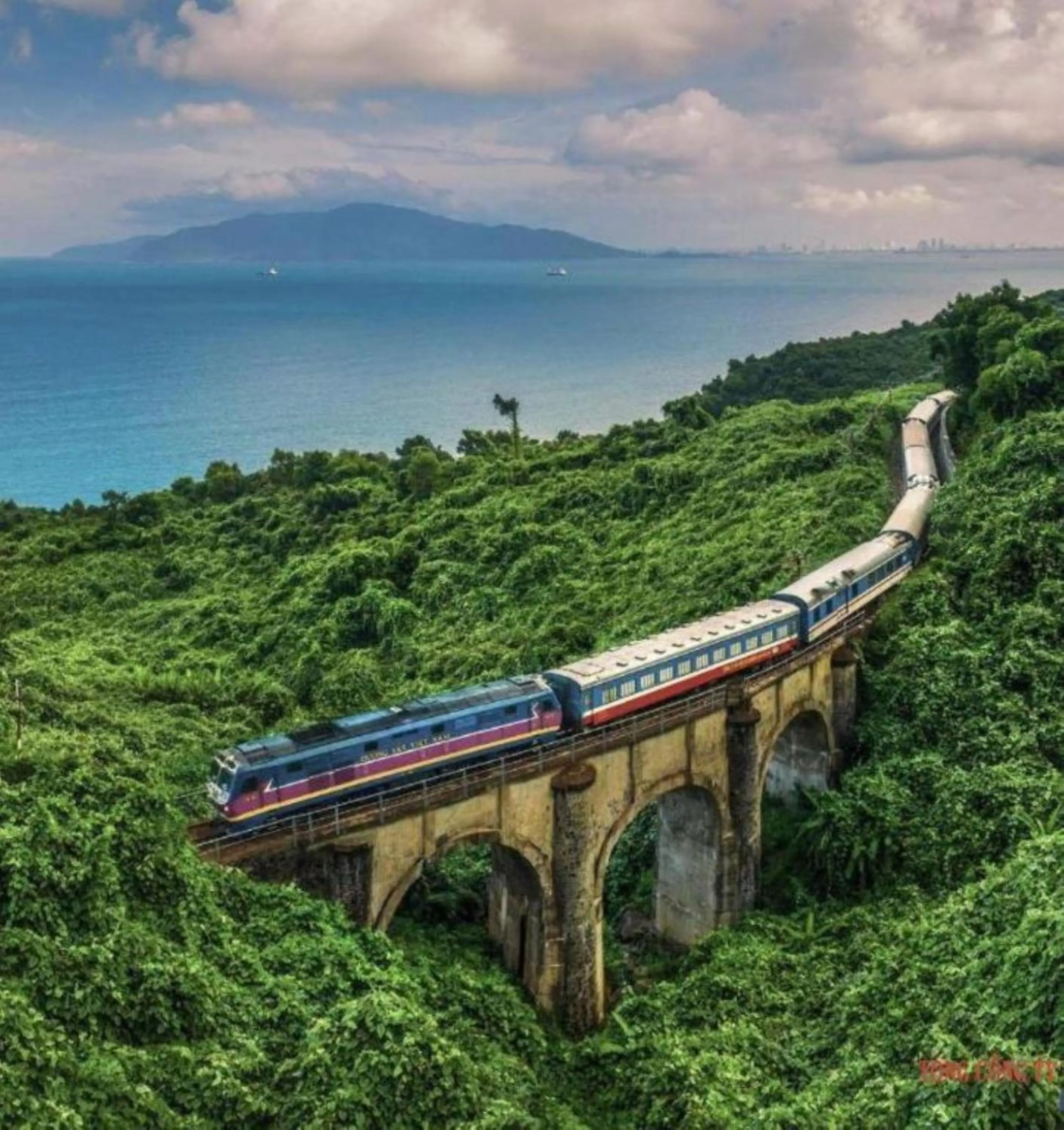 Nearby landmark in Lunaria Maison - Local Side