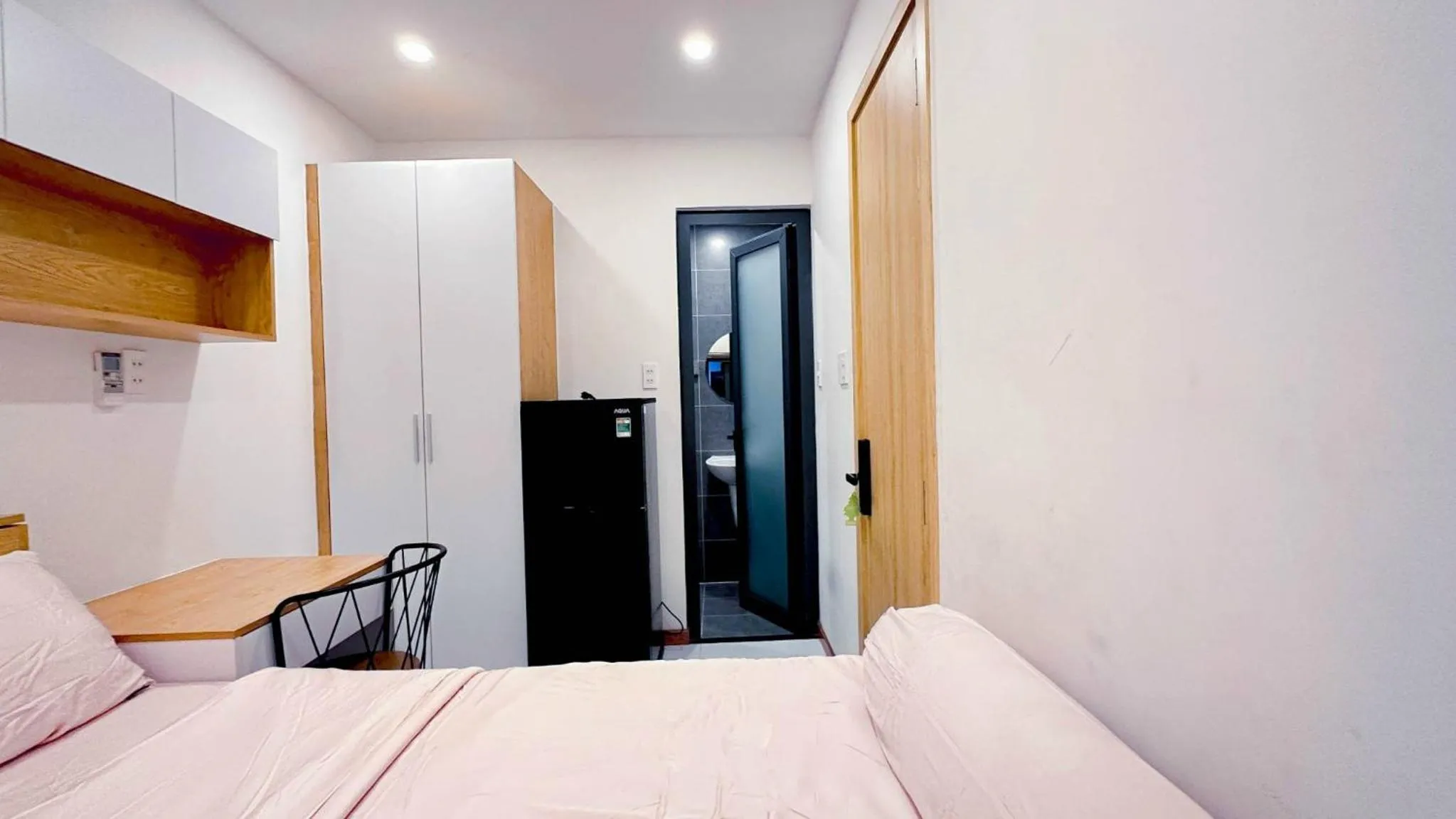 Photo of the whole room, Bed in Lunaria Maison - Local Side