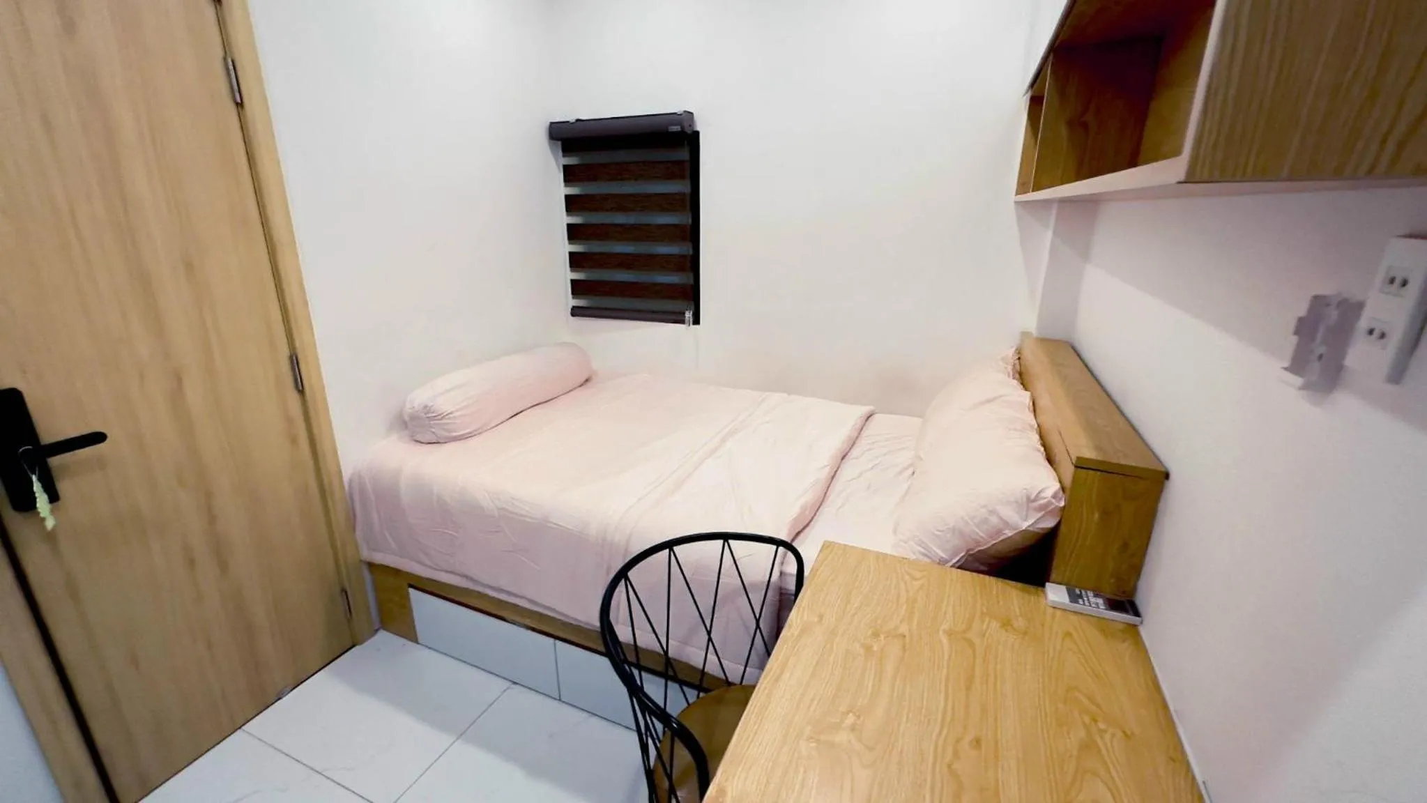 Photo of the whole room, Bed in Lunaria Maison - Local Side