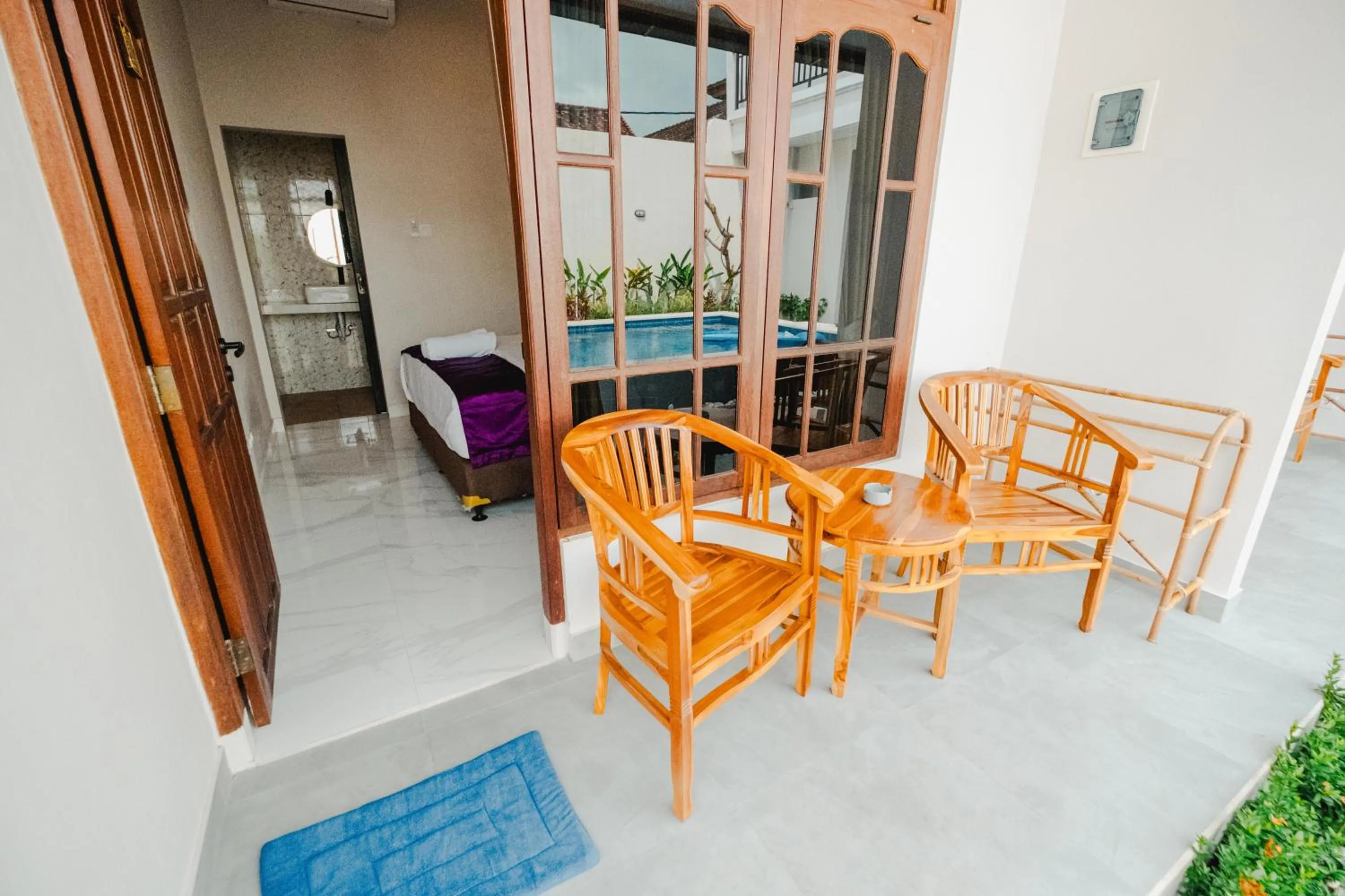 Patio in Turtle Shelter Guest House