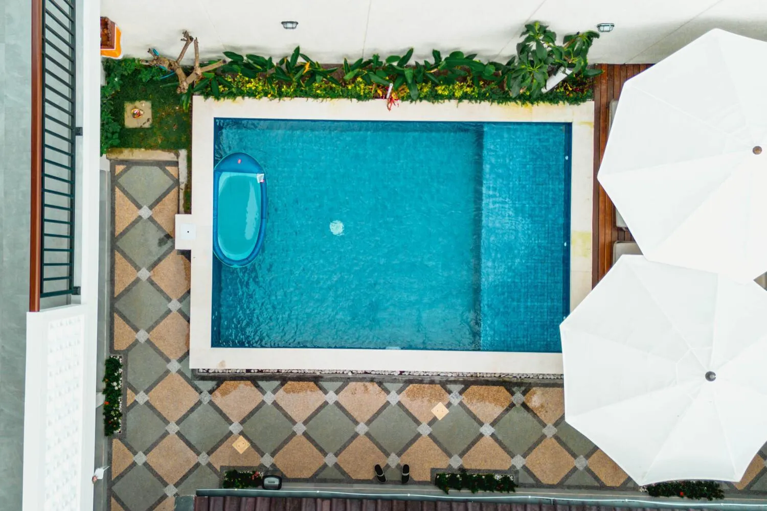Pool view in Turtle Shelter Guest House