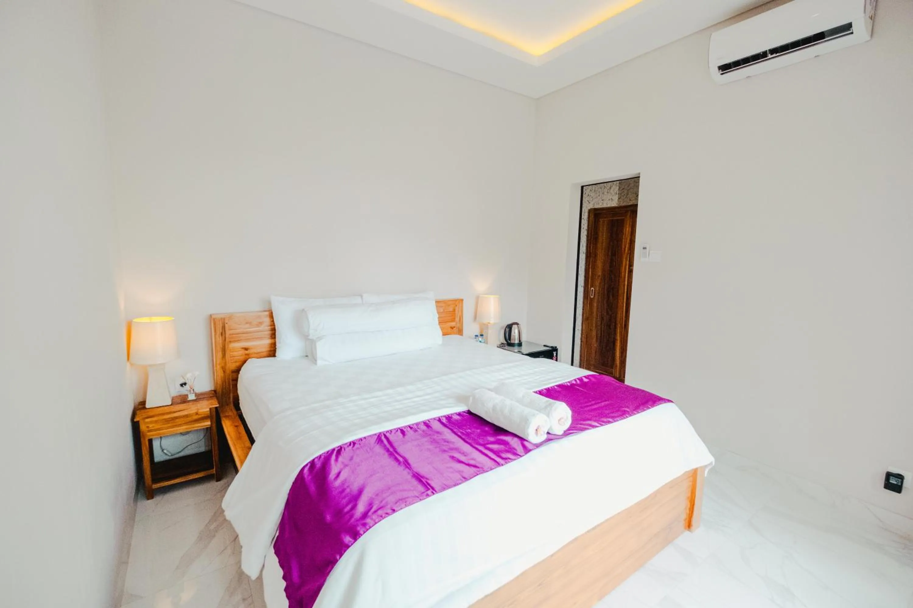 Bed in Turtle Shelter Guest House