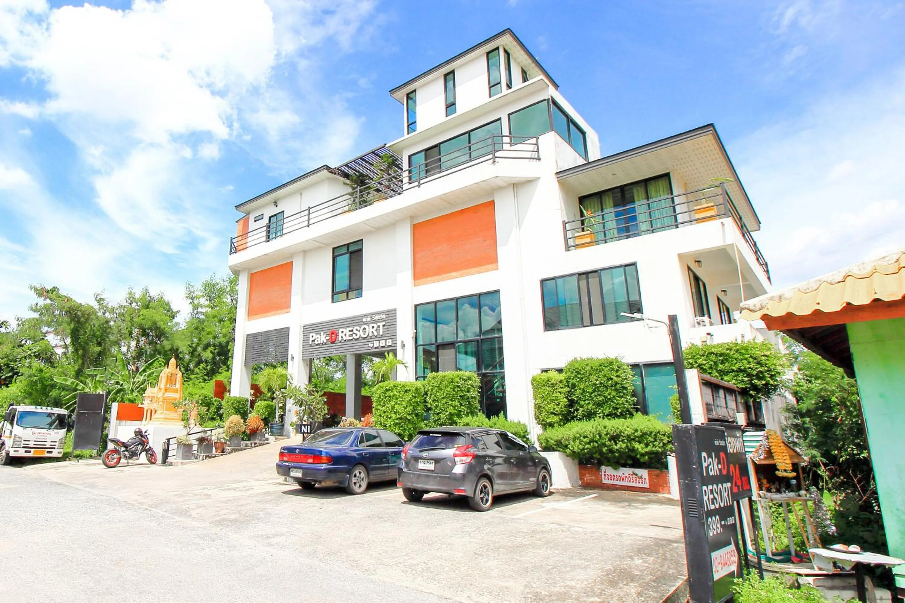 Property building in Pak-D Resort