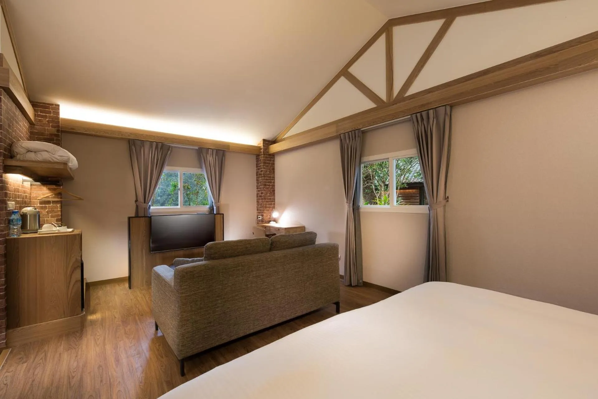 Photo of the whole room, Bed in Chilan Hotel