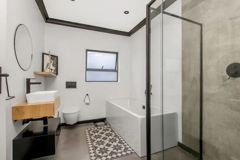 Shower in The Urban Sanctuary Boutique Hotel & Retreat