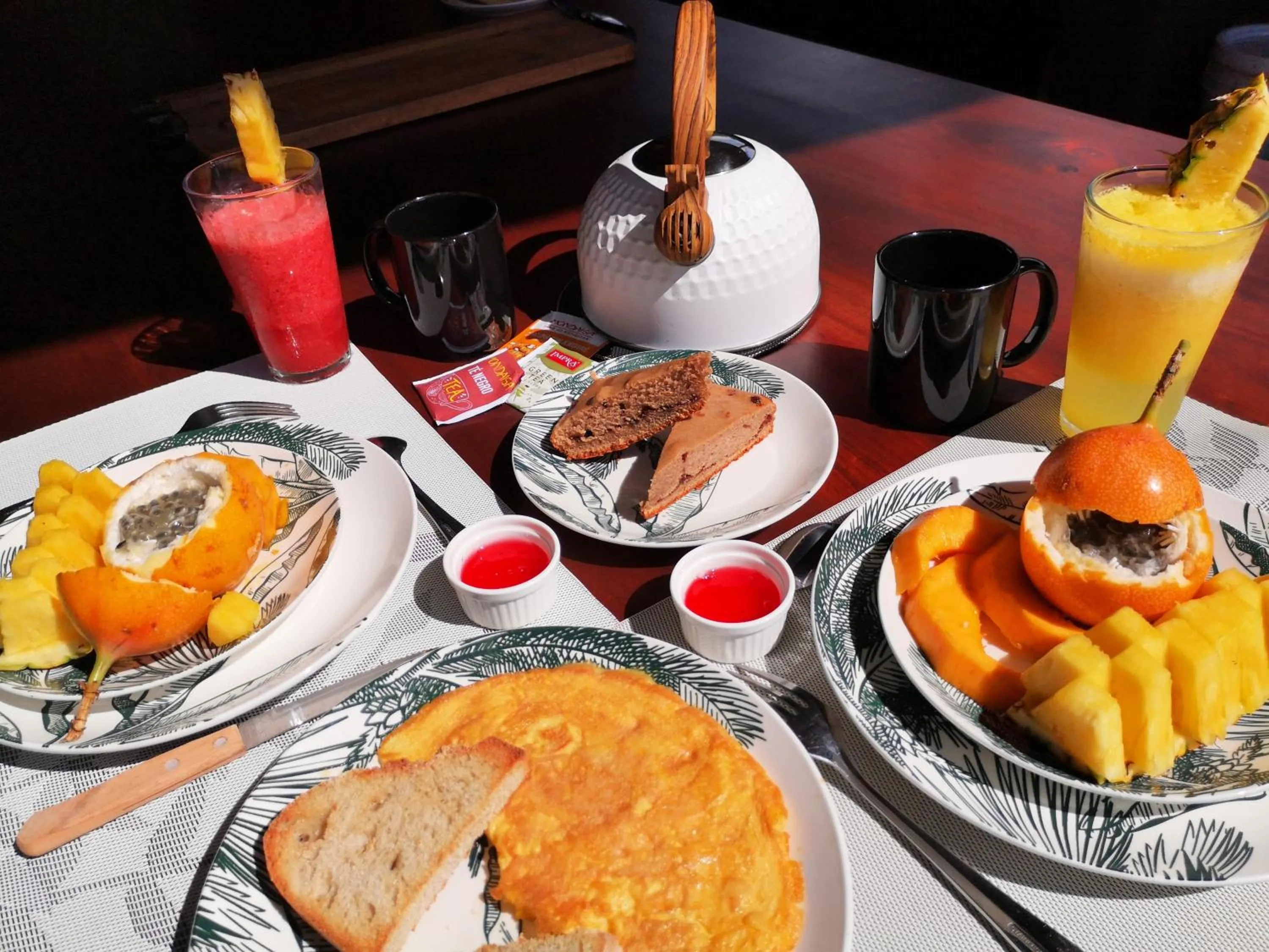 Breakfast in Thoas Lodge