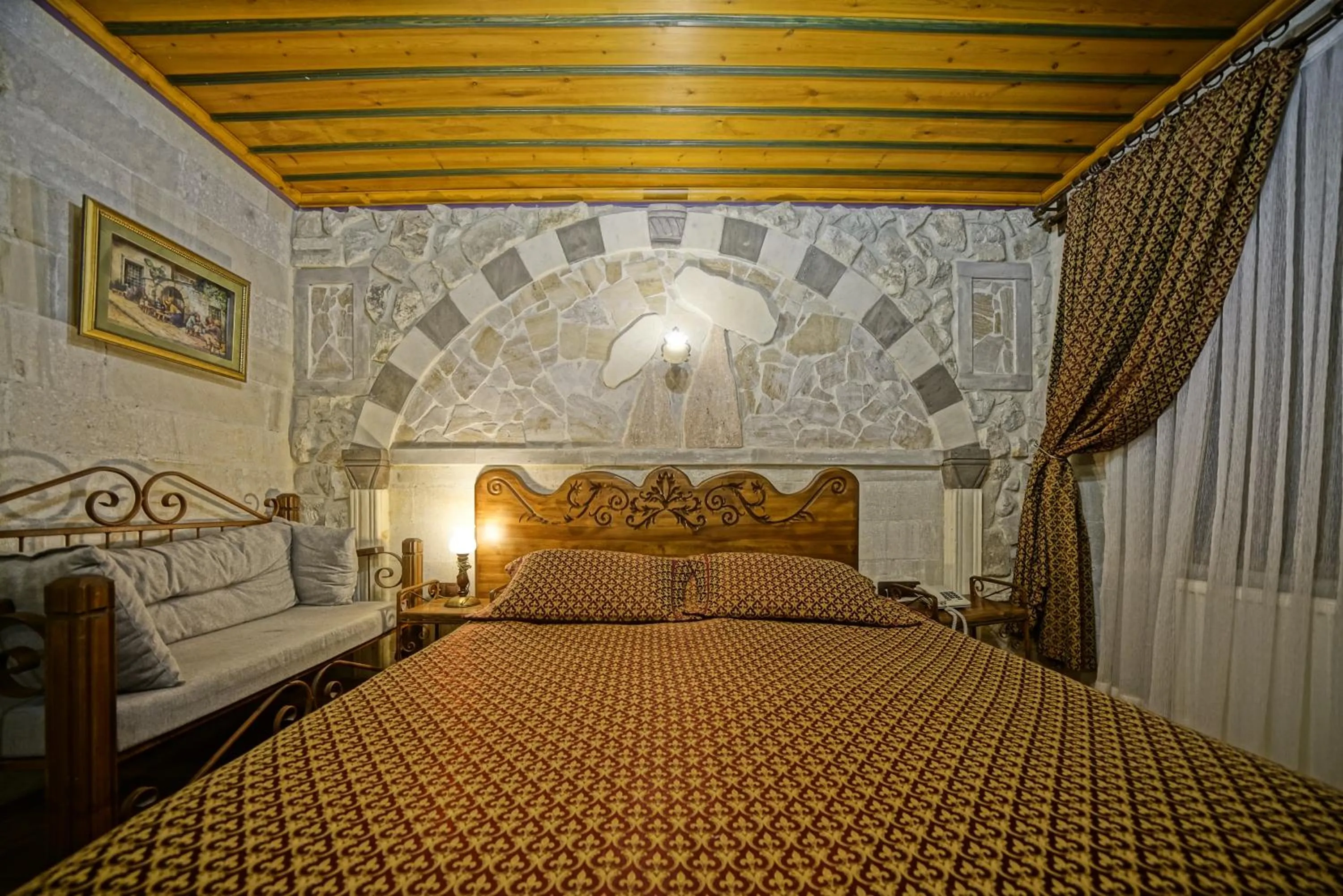 Photo of the whole room, Bed in Alaturca House