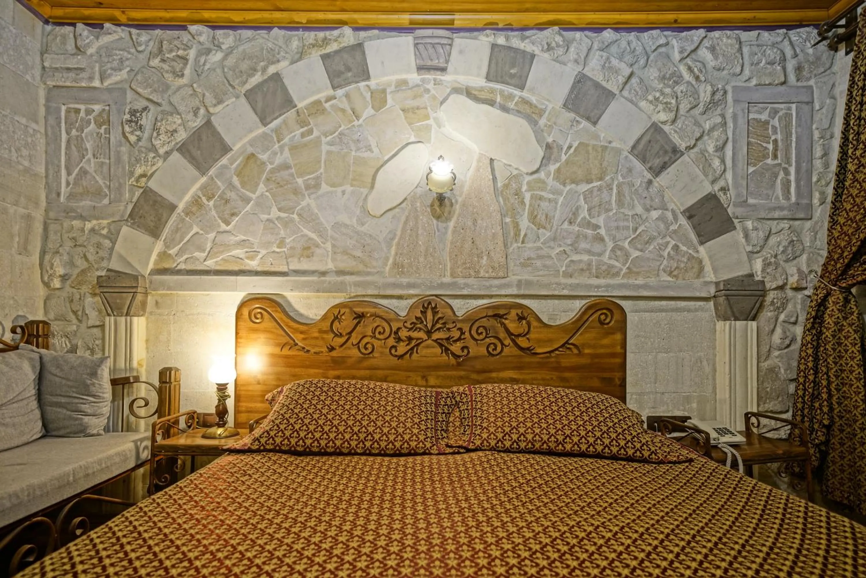 Photo of the whole room, Bed in Alaturca House