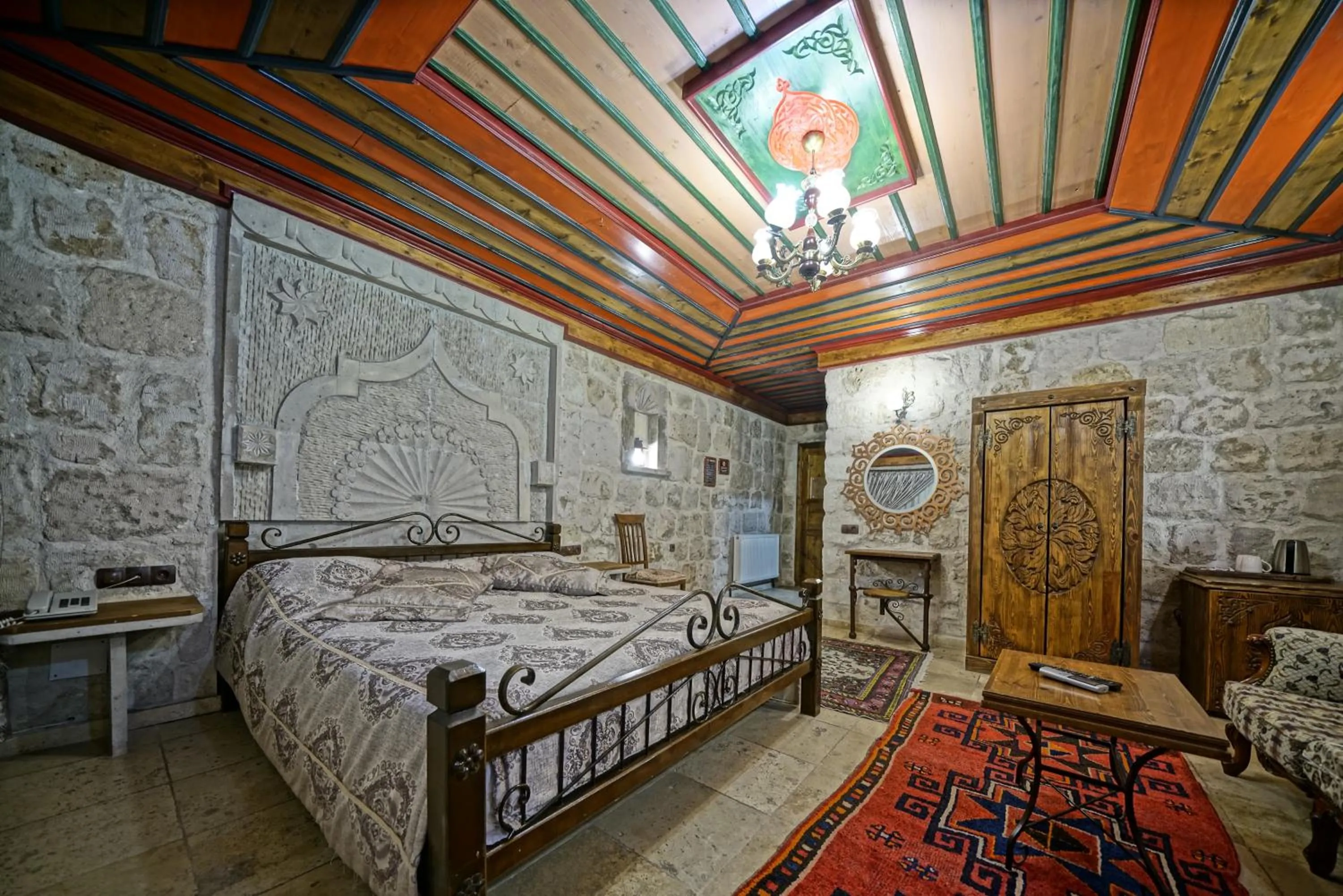 Photo of the whole room, Bed in Alaturca House