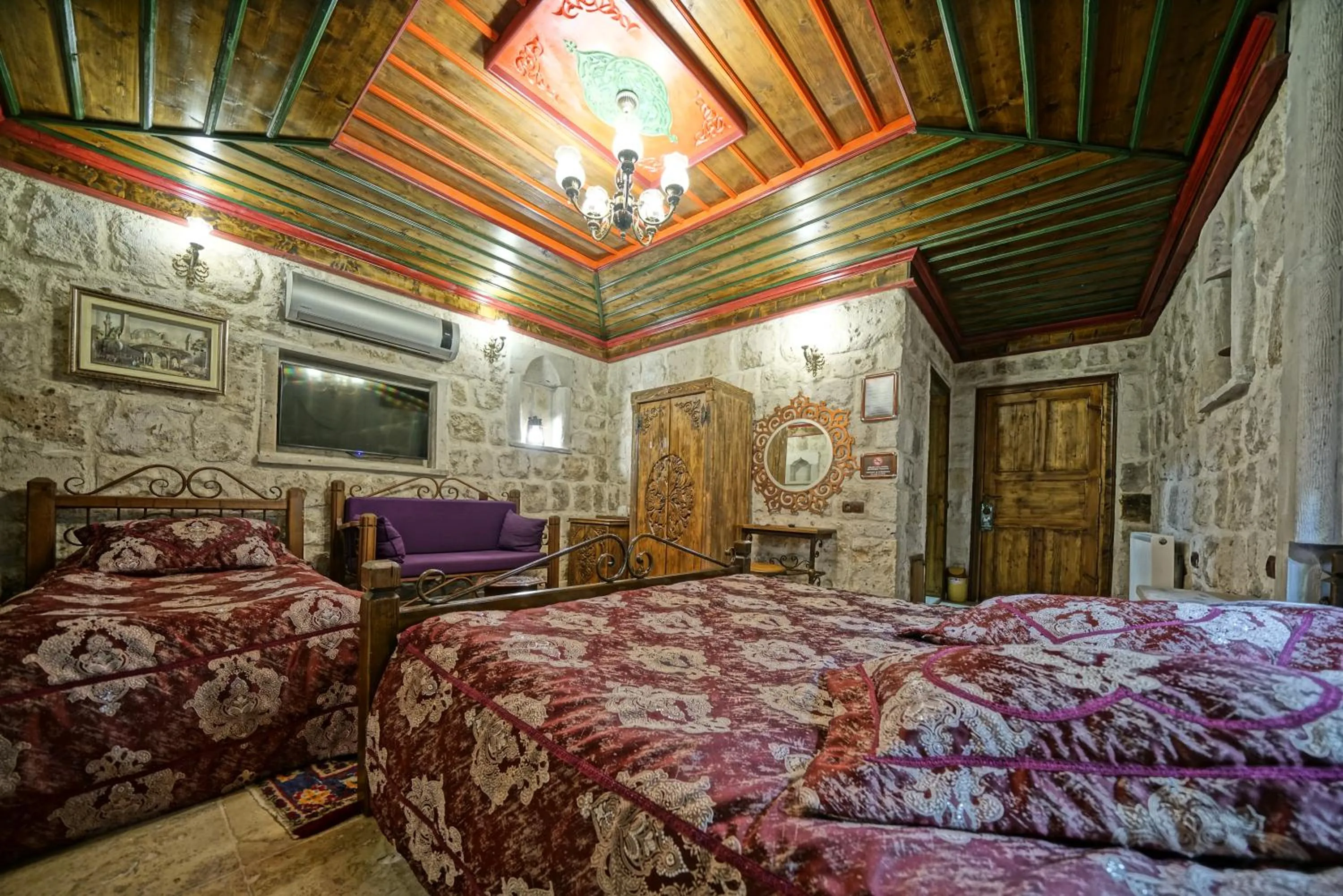 Photo of the whole room, Bed in Alaturca House