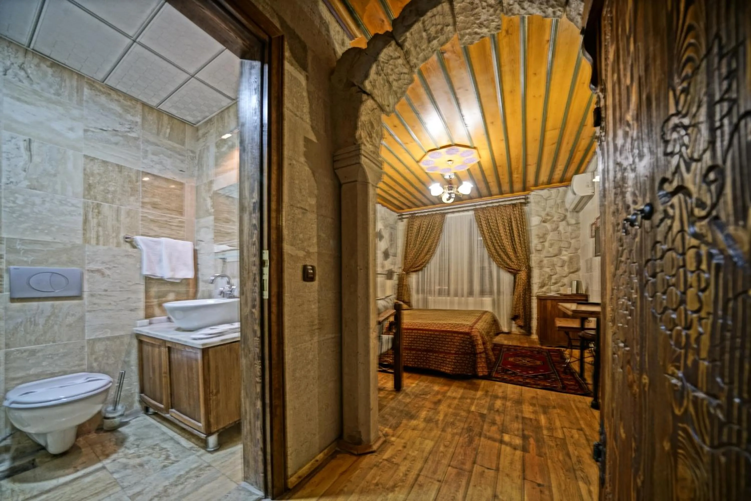 Photo of the whole room, Bed in Alaturca House