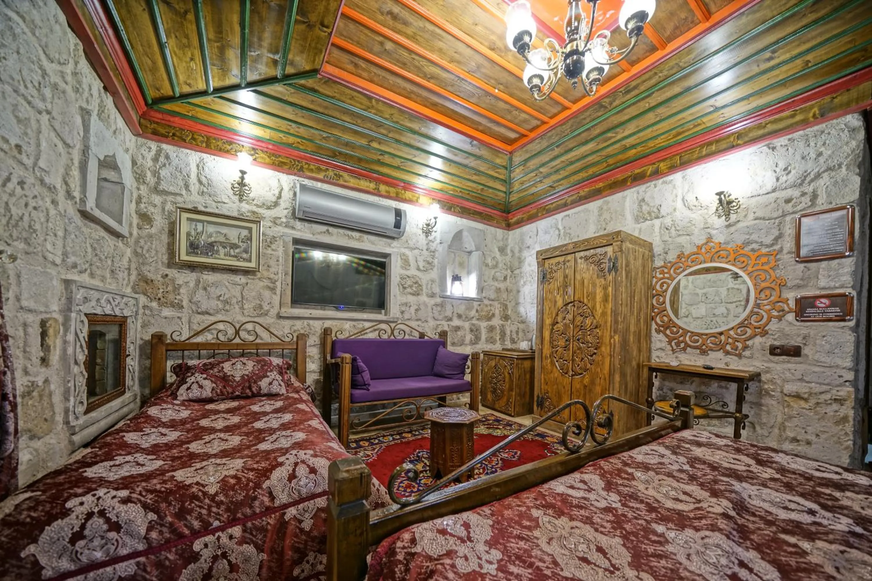 Photo of the whole room, Bed in Alaturca House