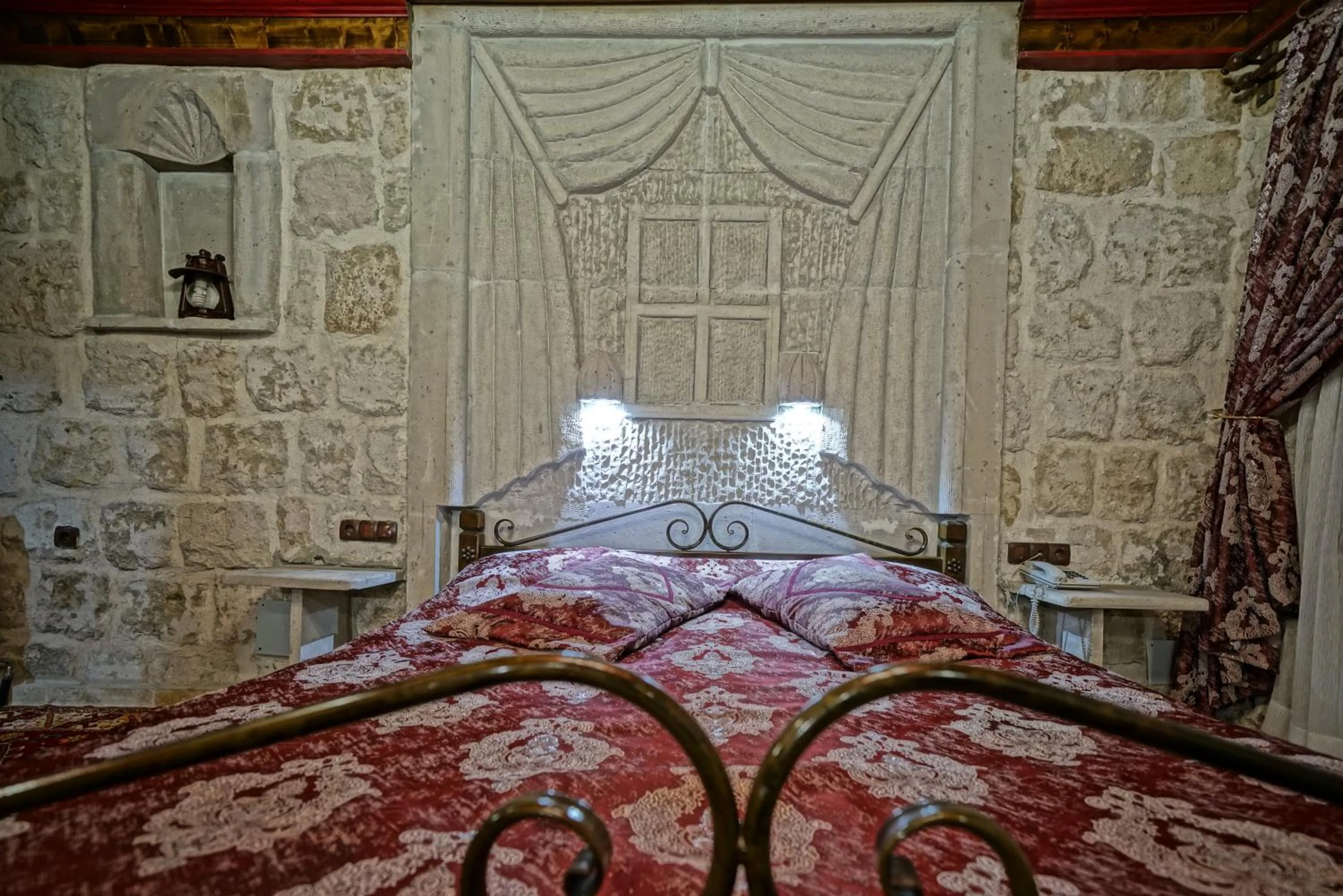 Photo of the whole room, Bed in Alaturca House