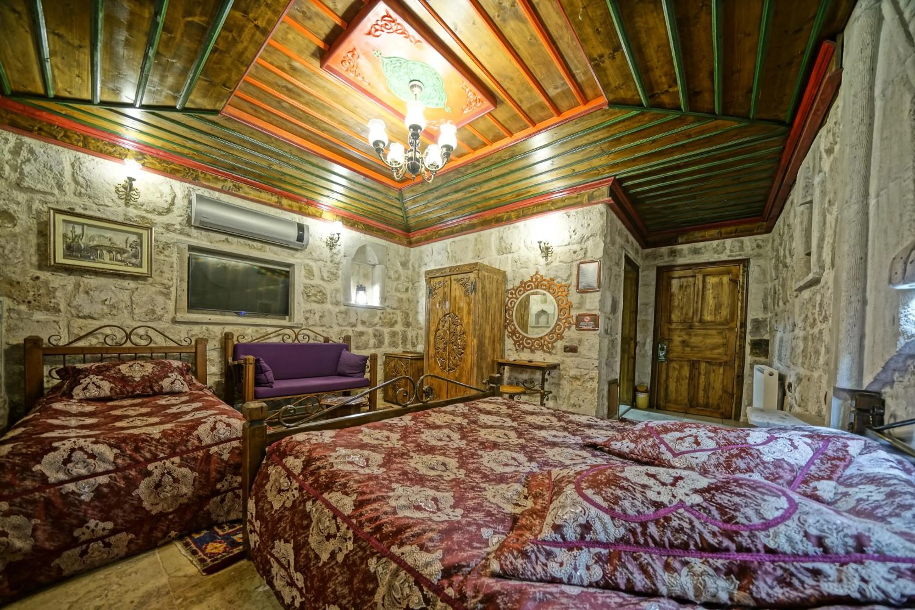 Photo of the whole room, Bed in Alaturca House