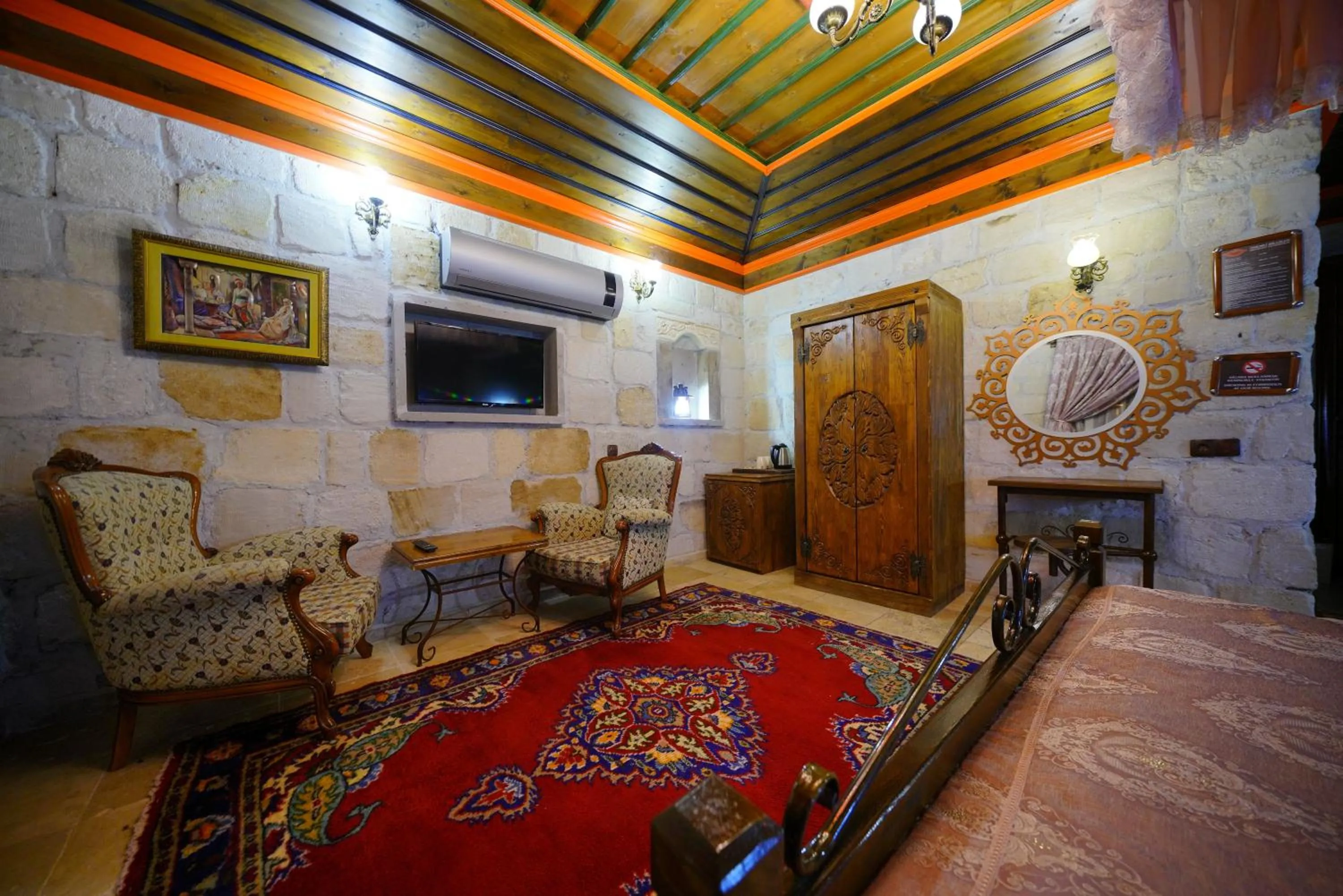 Photo of the whole room in Alaturca House