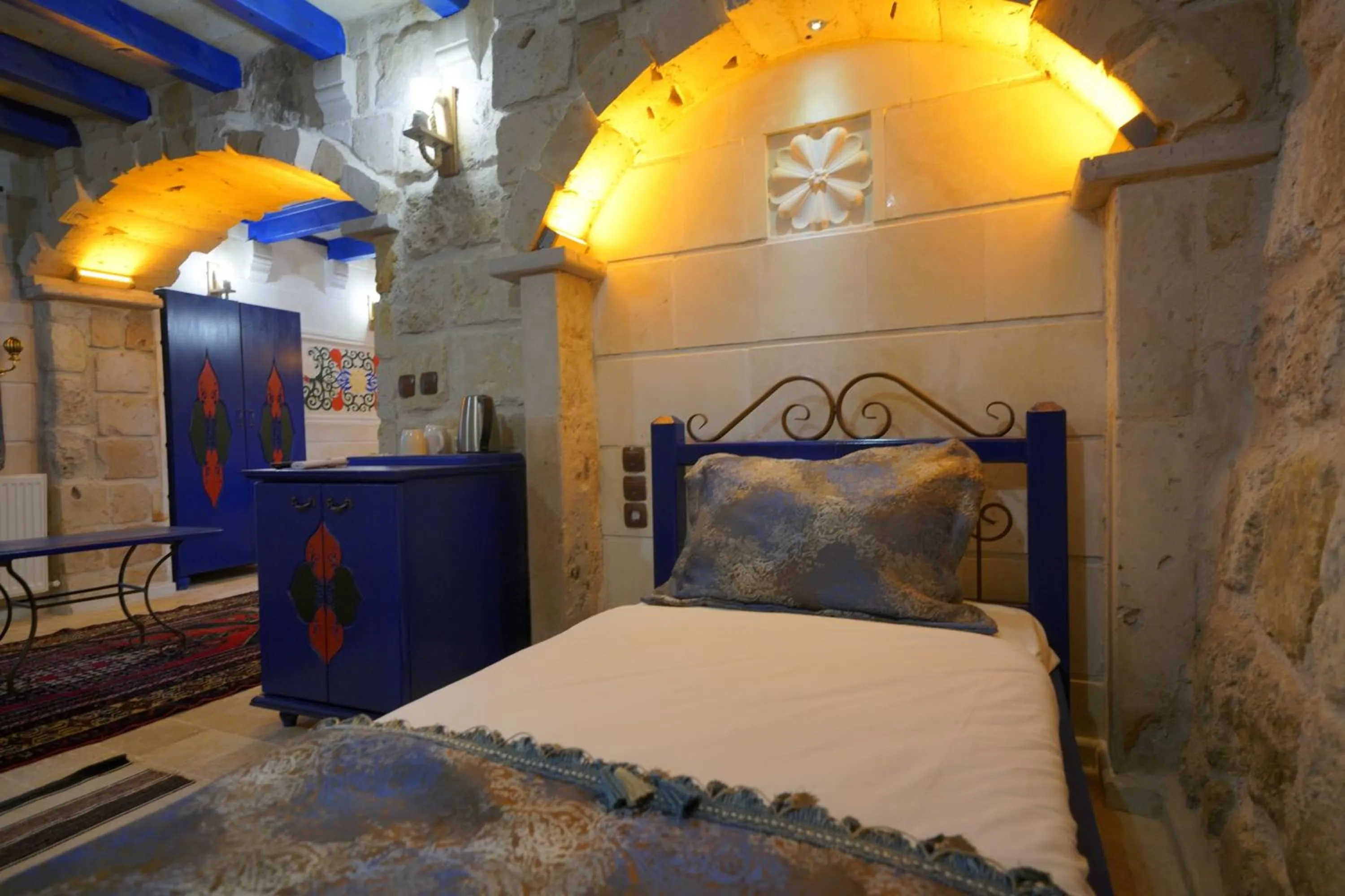 Photo of the whole room, Bed in Alaturca House