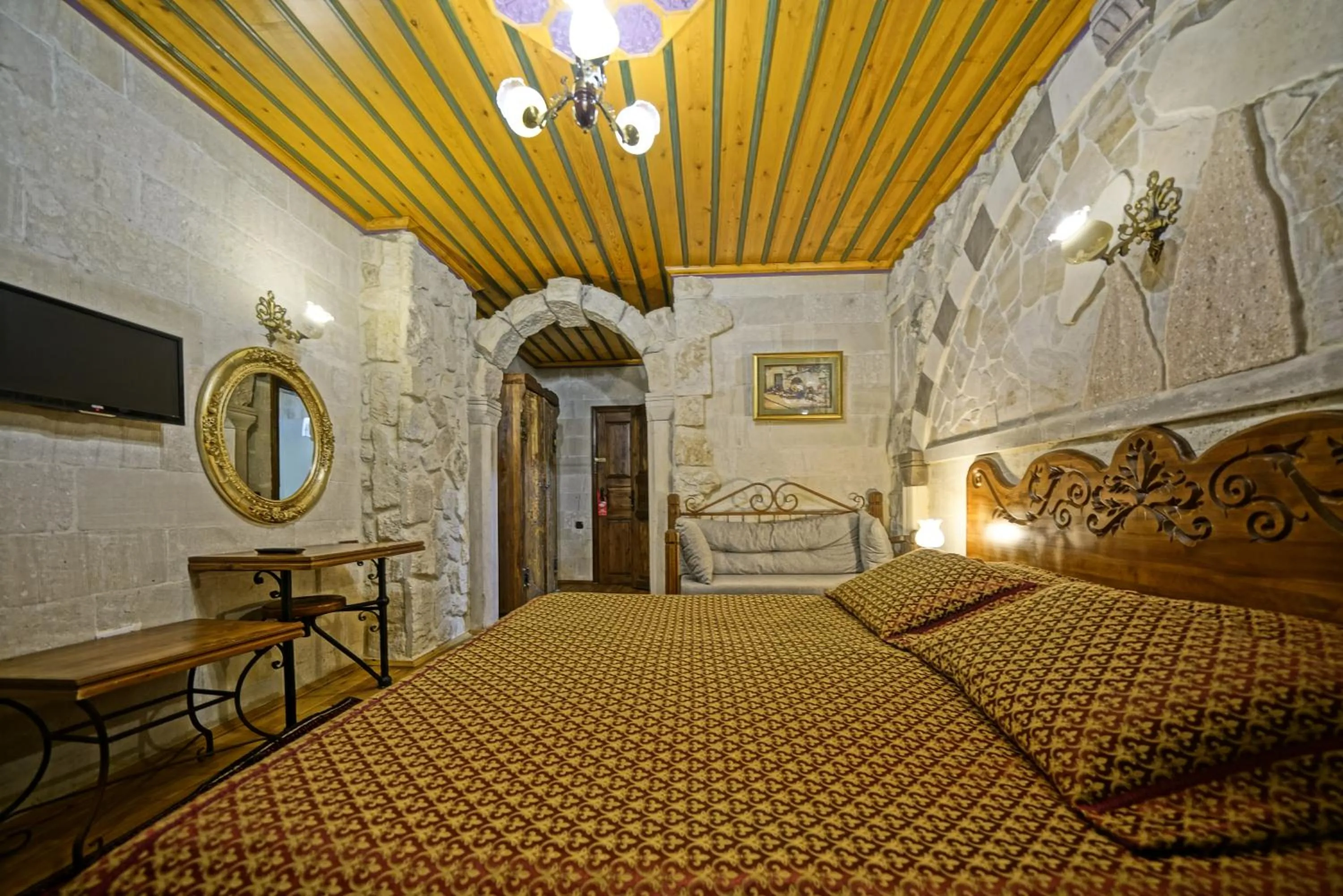 Photo of the whole room, Bed in Alaturca House