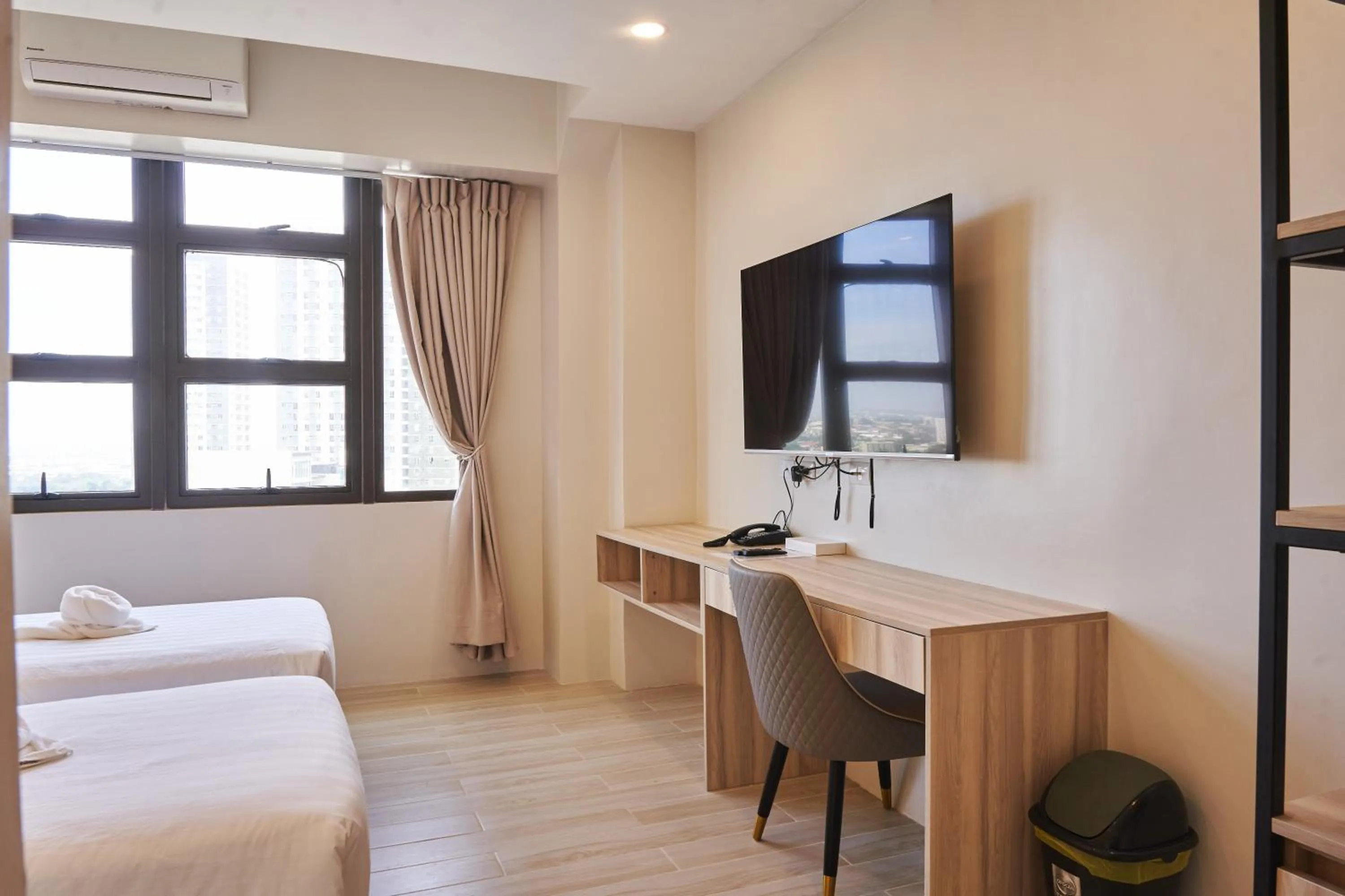 Bed in Treewoods Residences