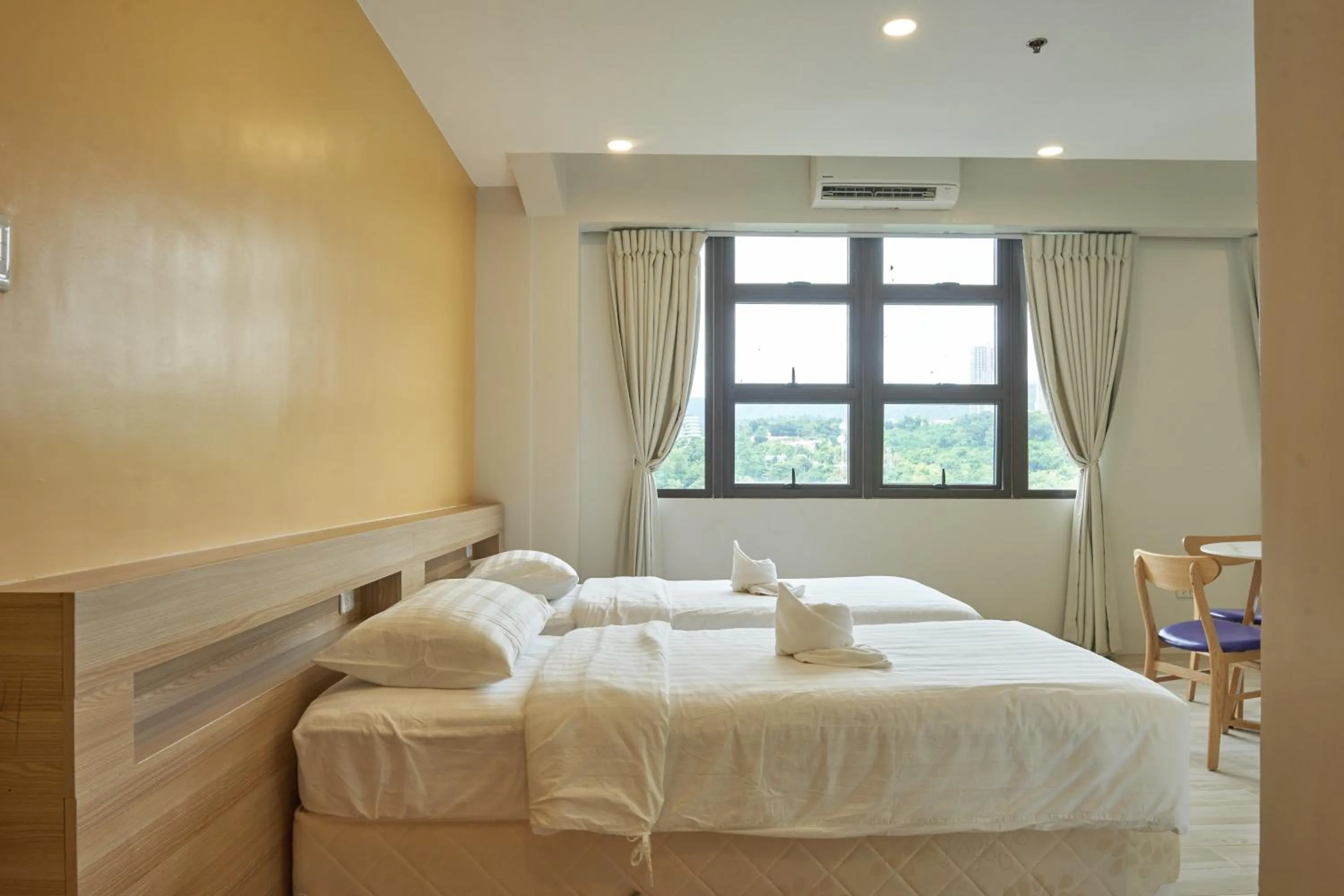 Bed in Treewoods Residences