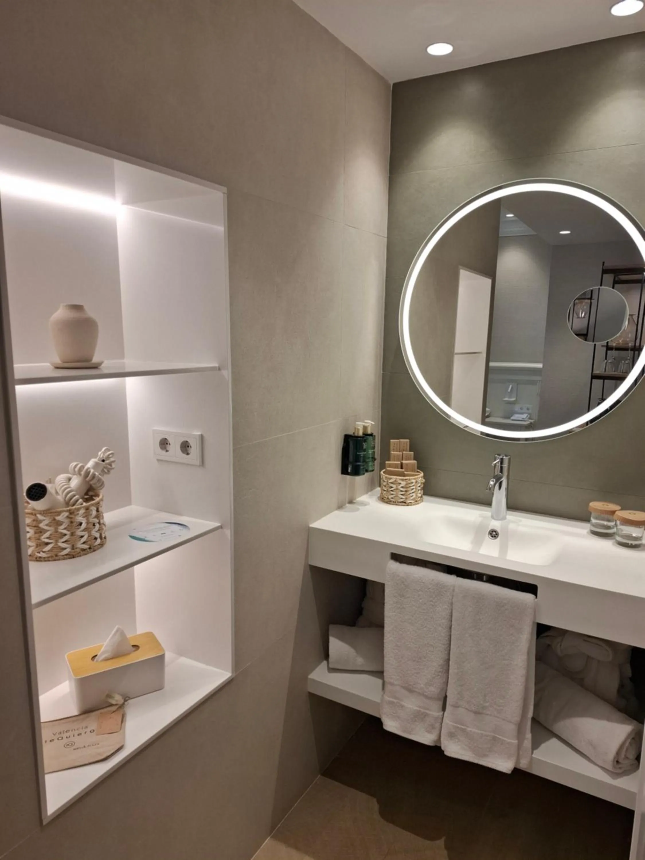 Bathroom in Melia Plaza Valencia