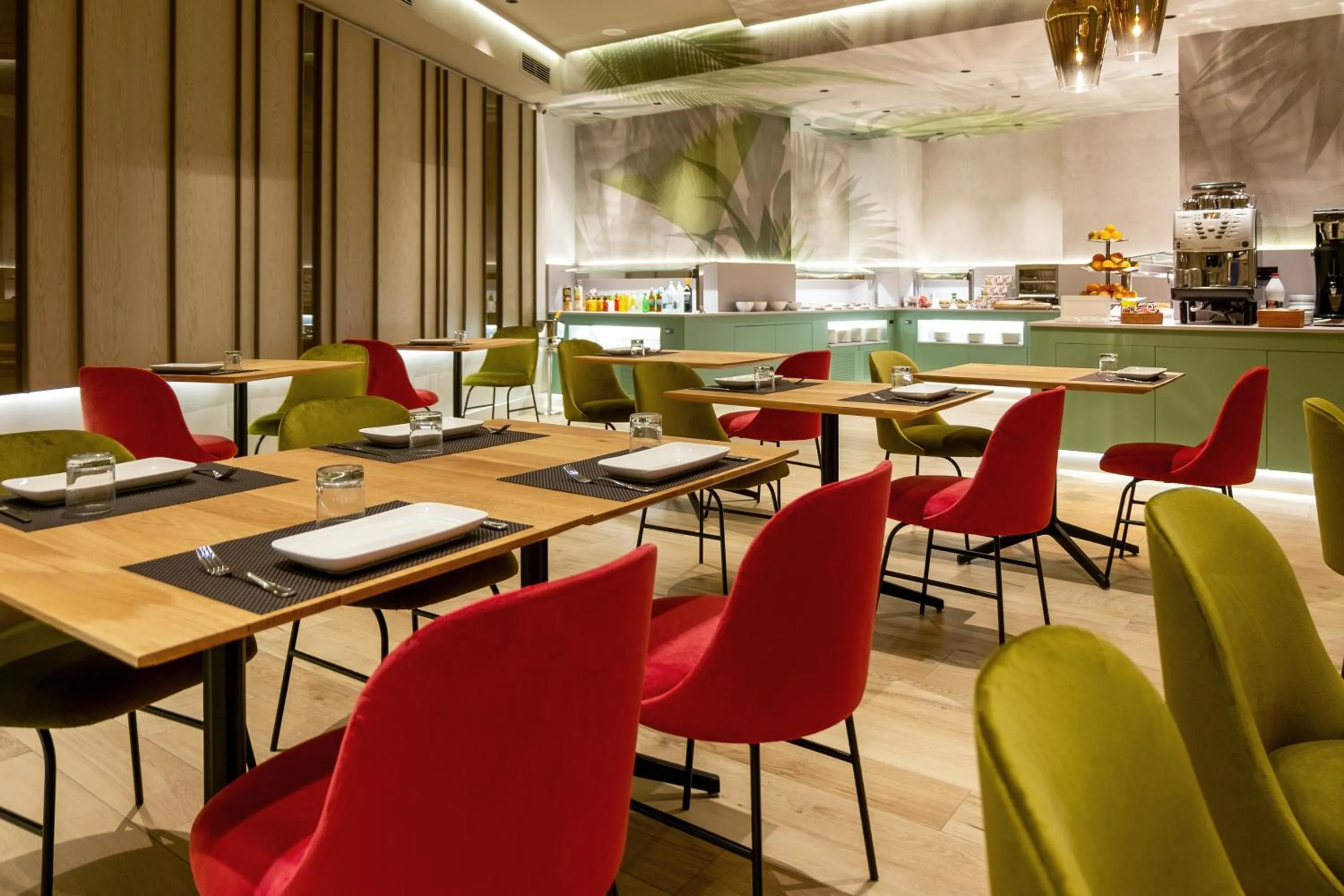 Restaurant/places to eat in Melia Plaza Valencia