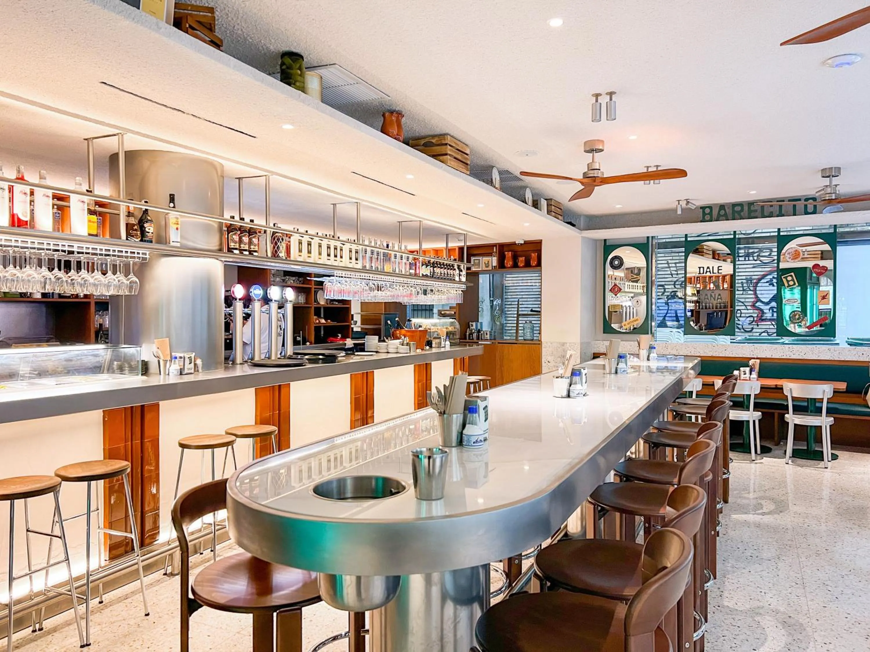 Restaurant/places to eat in Melia Plaza Valencia