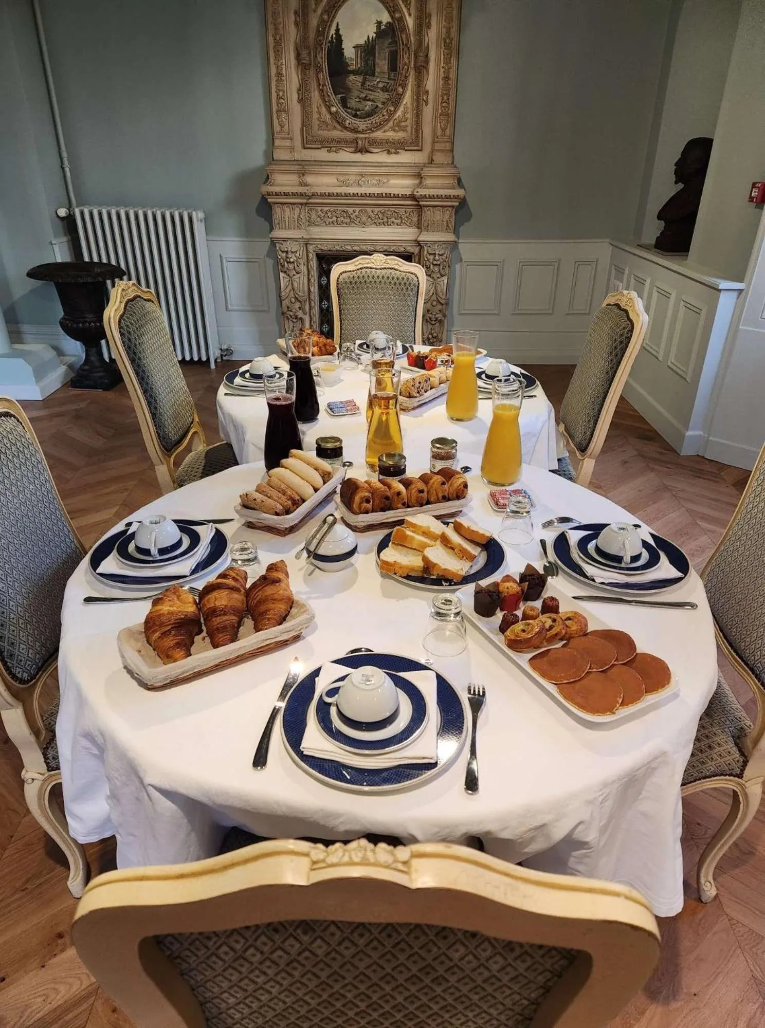 Food and drinks in Hôtel du Château Bois Guibert