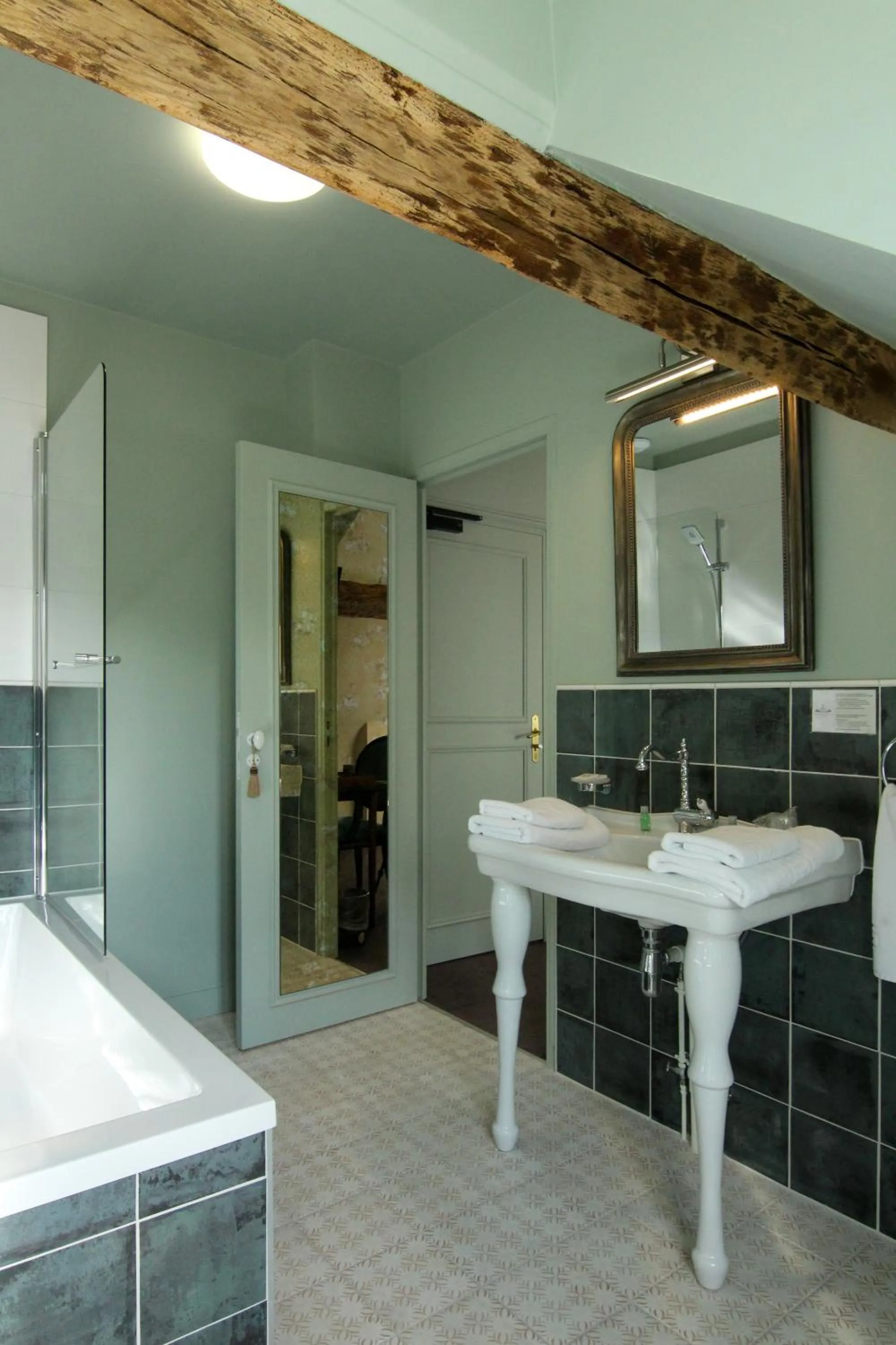 Bathroom in Hôtel du Château Bois Guibert
