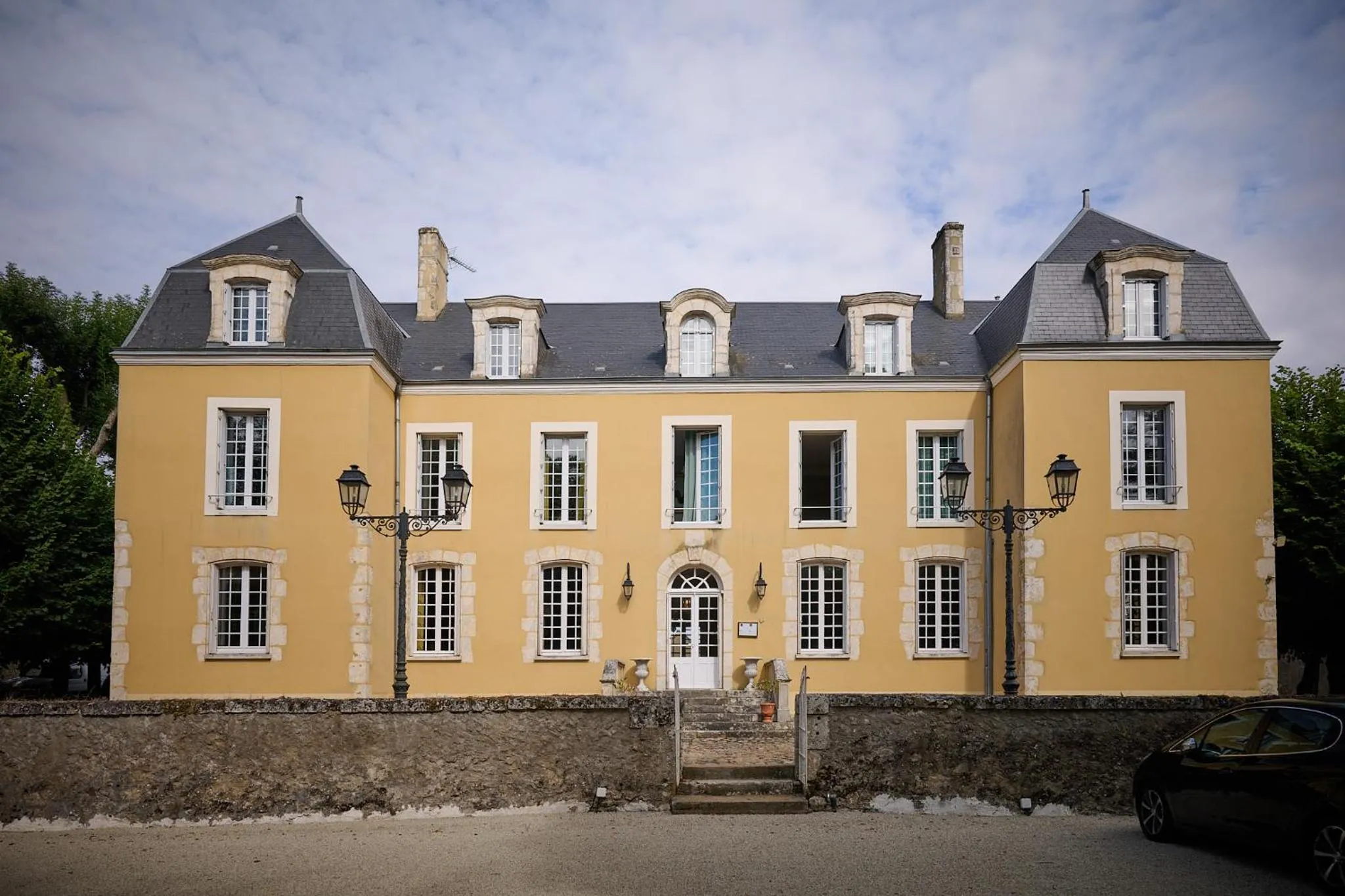 Property building in Hôtel du Château Bois Guibert
