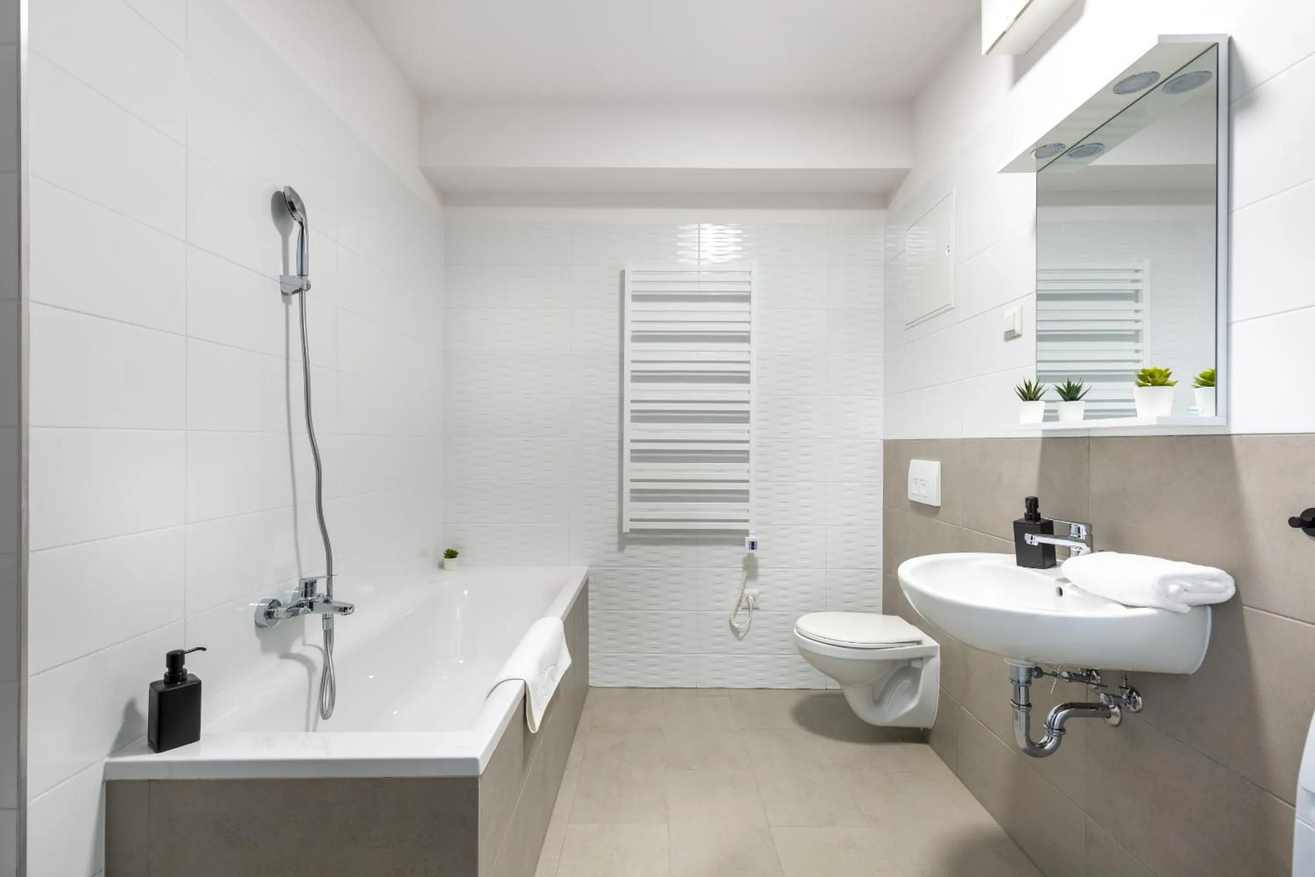 Toilet in Hock Residence by Vagabond