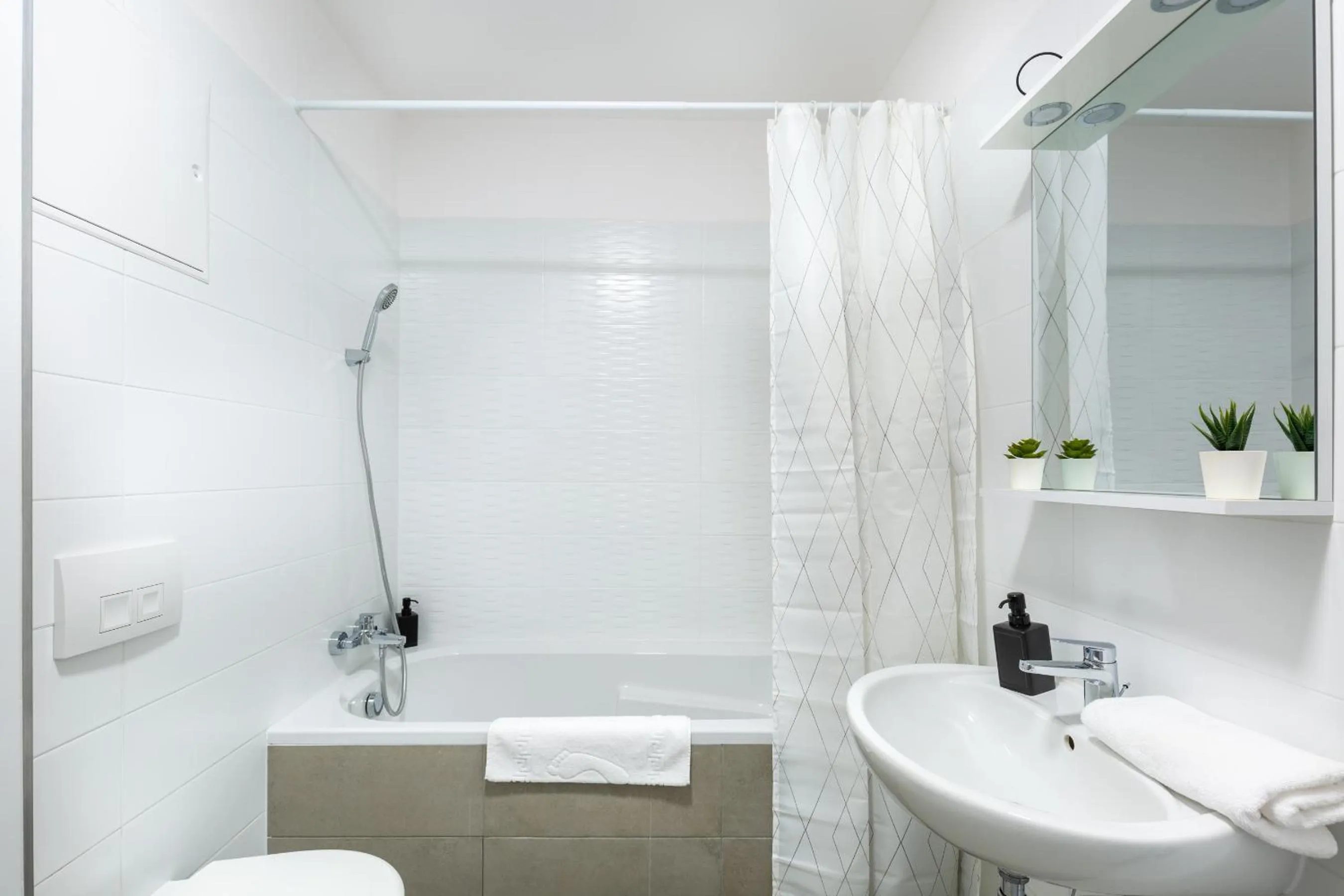 Toilet in Hock Residence by Vagabond