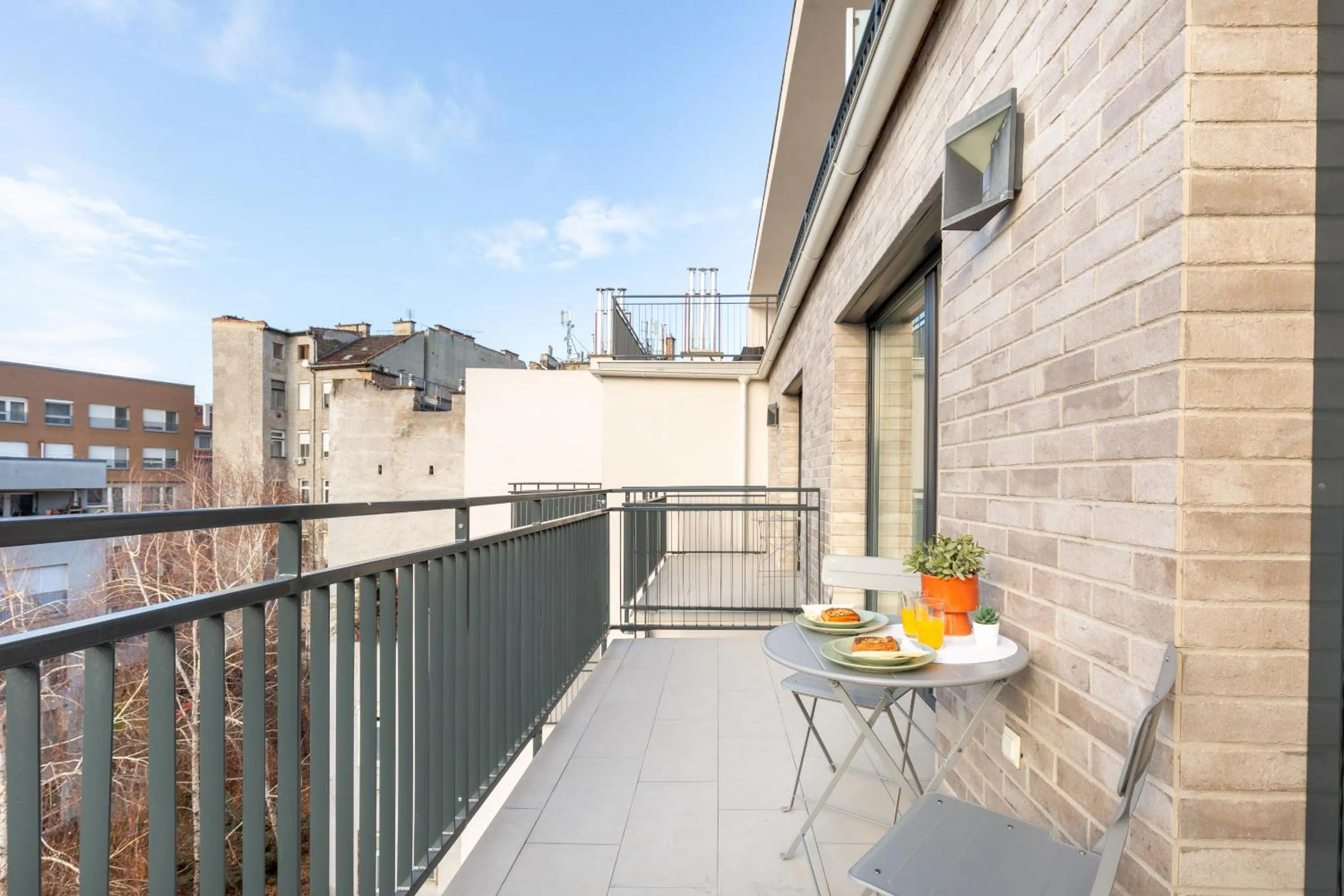 Balcony/Terrace in Hock Residence by Vagabond