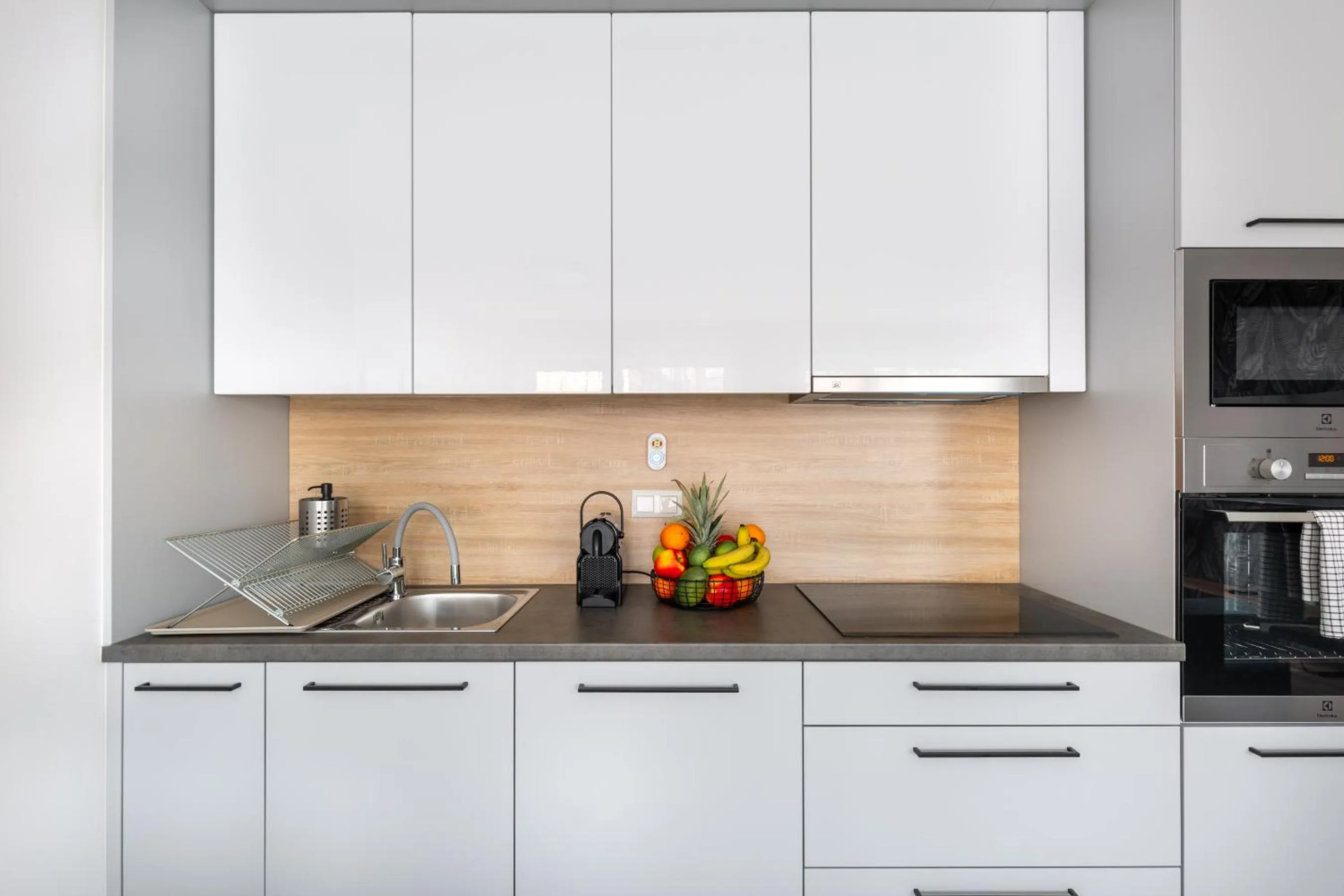 Coffee/tea facilities in Hock Residence by Vagabond