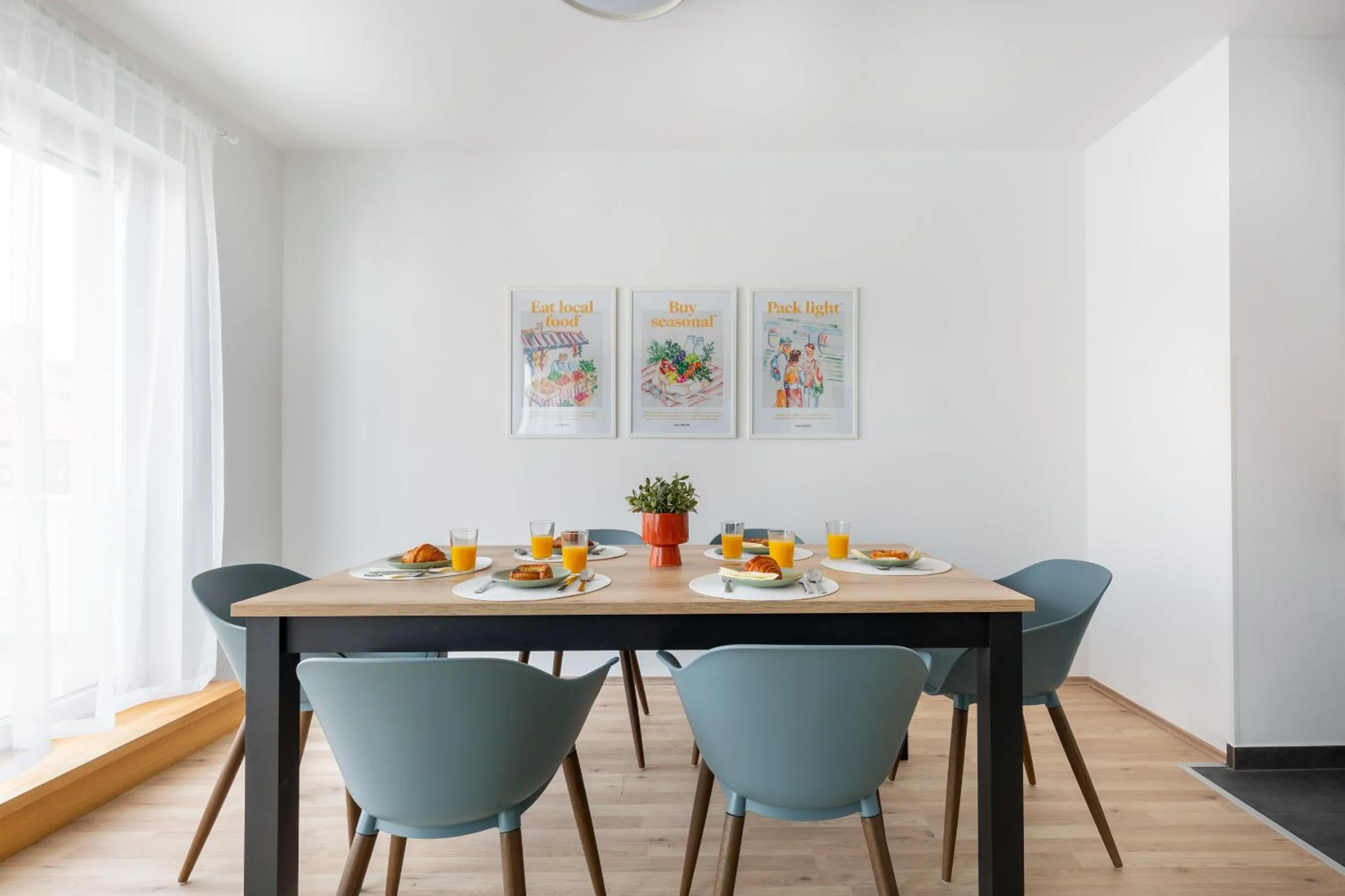 Living room in Hock Residence by Vagabond