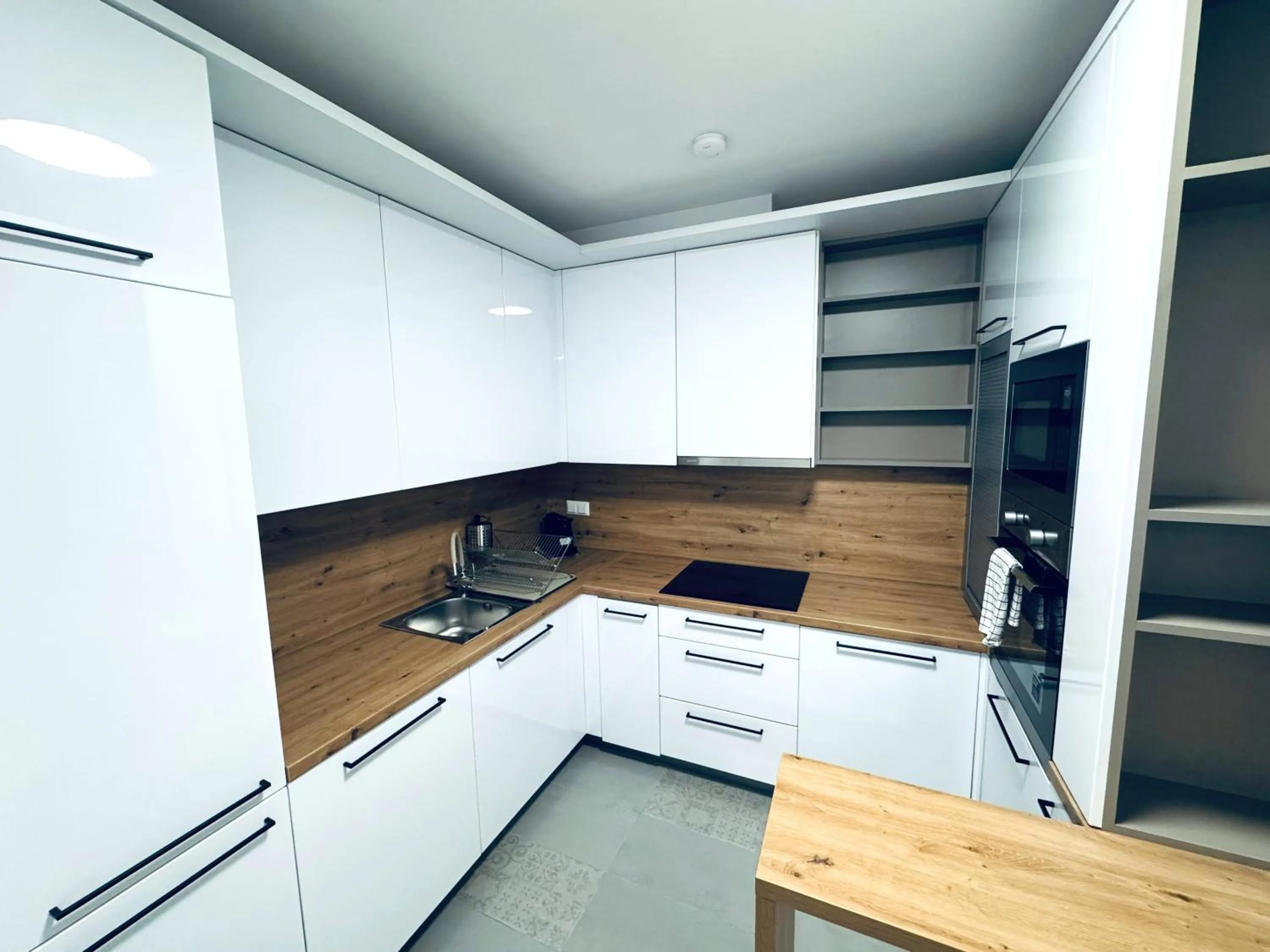 Coffee/tea facilities in Hock Residence by Vagabond