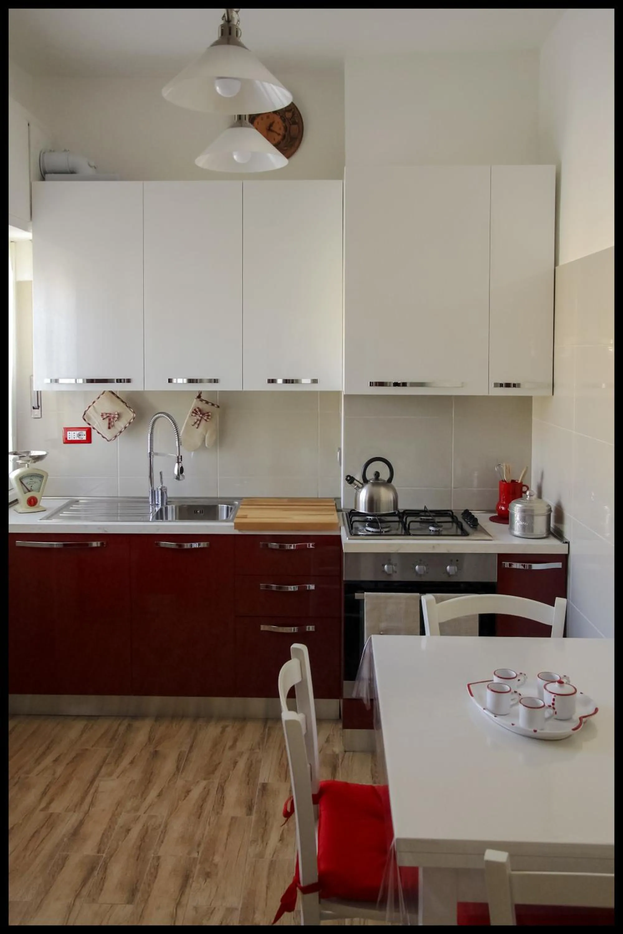 Kitchen or kitchenette in Domus Roma Vacanze - Qui staremo bene