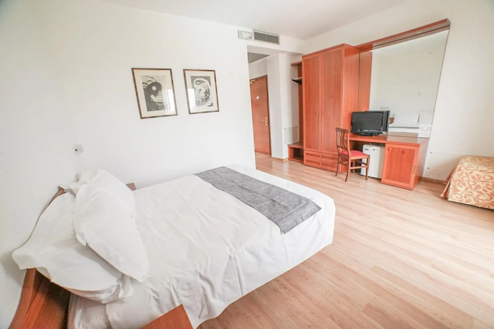 Bed in Hotel Nuova Barcaccia